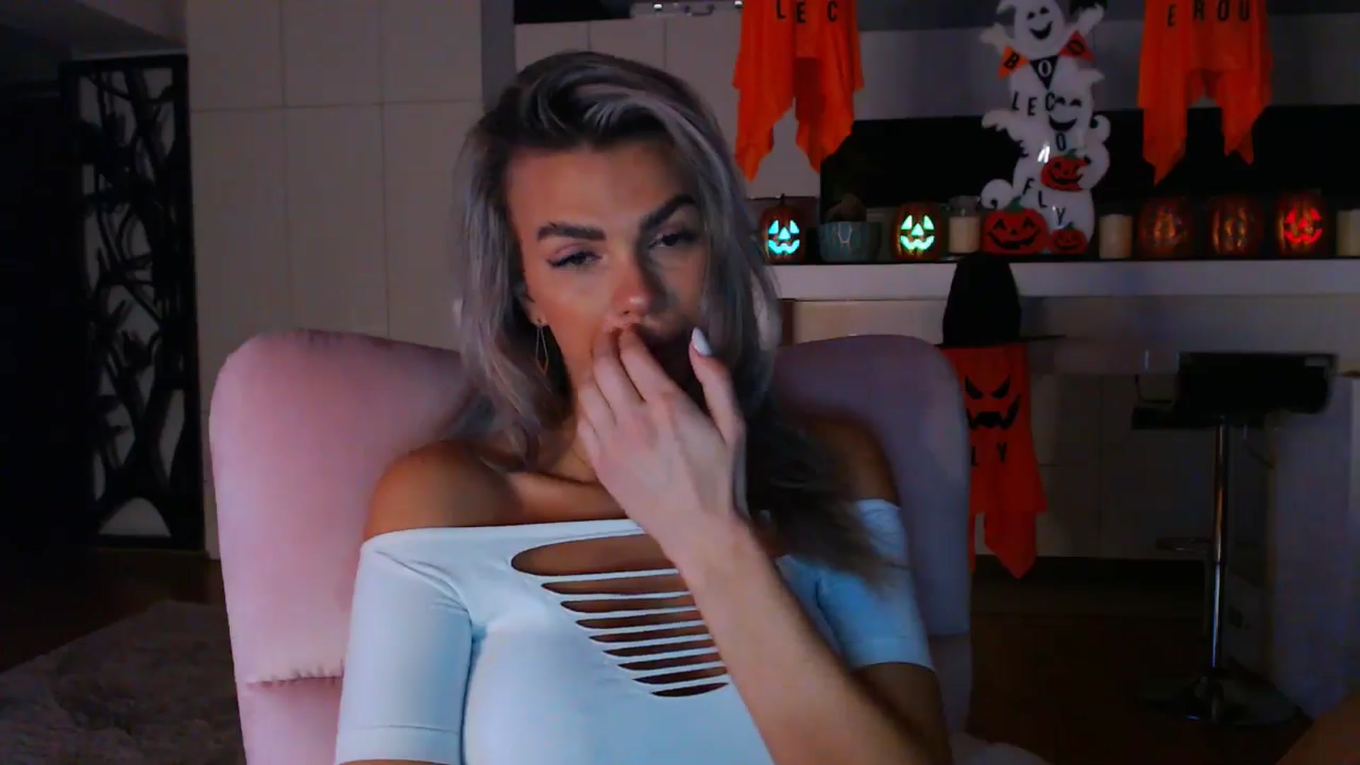 Gallery image thumbnail from D_y_y's myfreecams stream on, 10/31/2024, 04:46 image 19 of 20