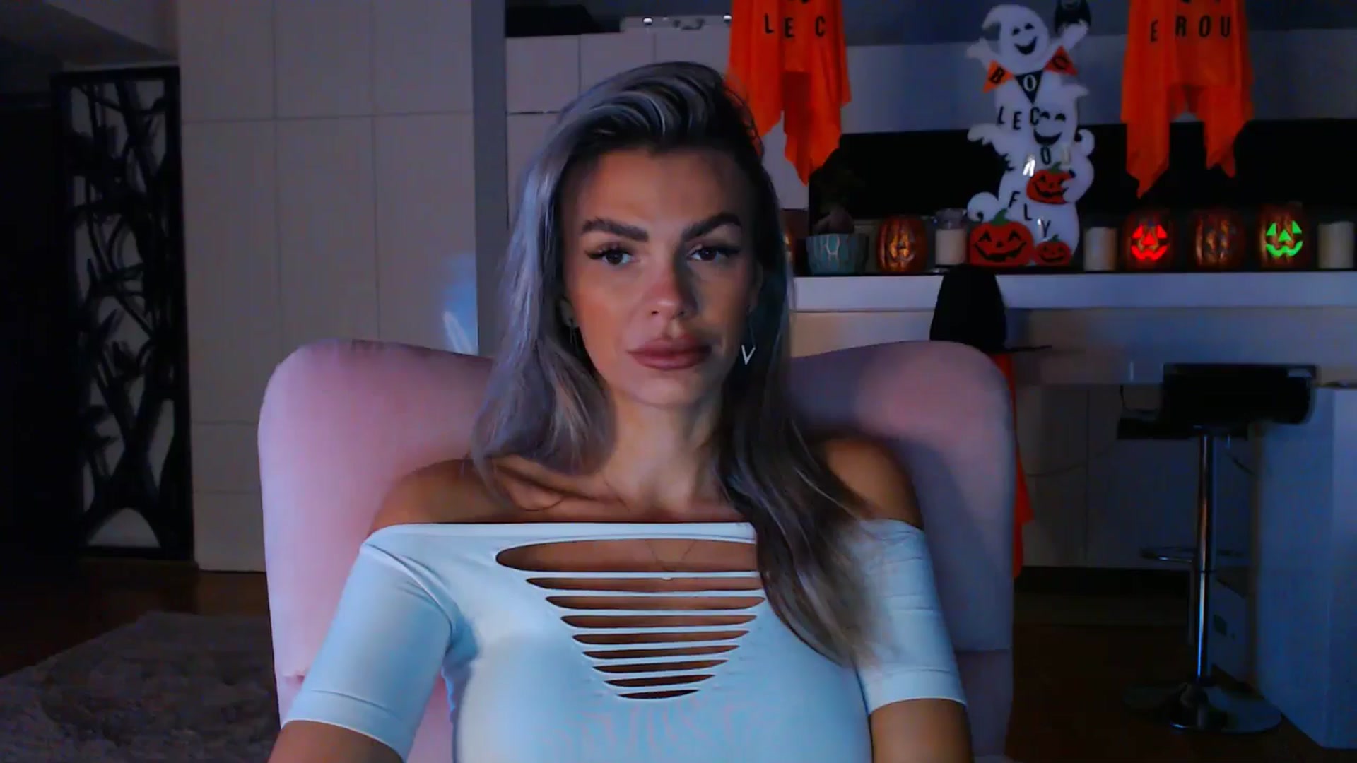 Gallery image thumbnail from D_y_y's myfreecams stream on, 10/31/2024, 04:46 image 14 of 20