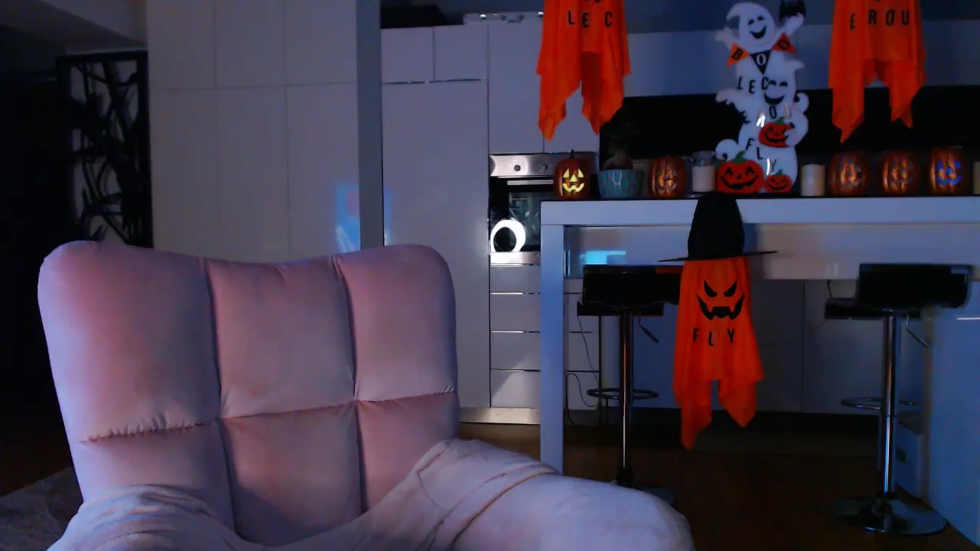 Gallery image thumbnail from D_y_y's myfreecams stream on, 10/31/2024, 04:46 image 18 of 20