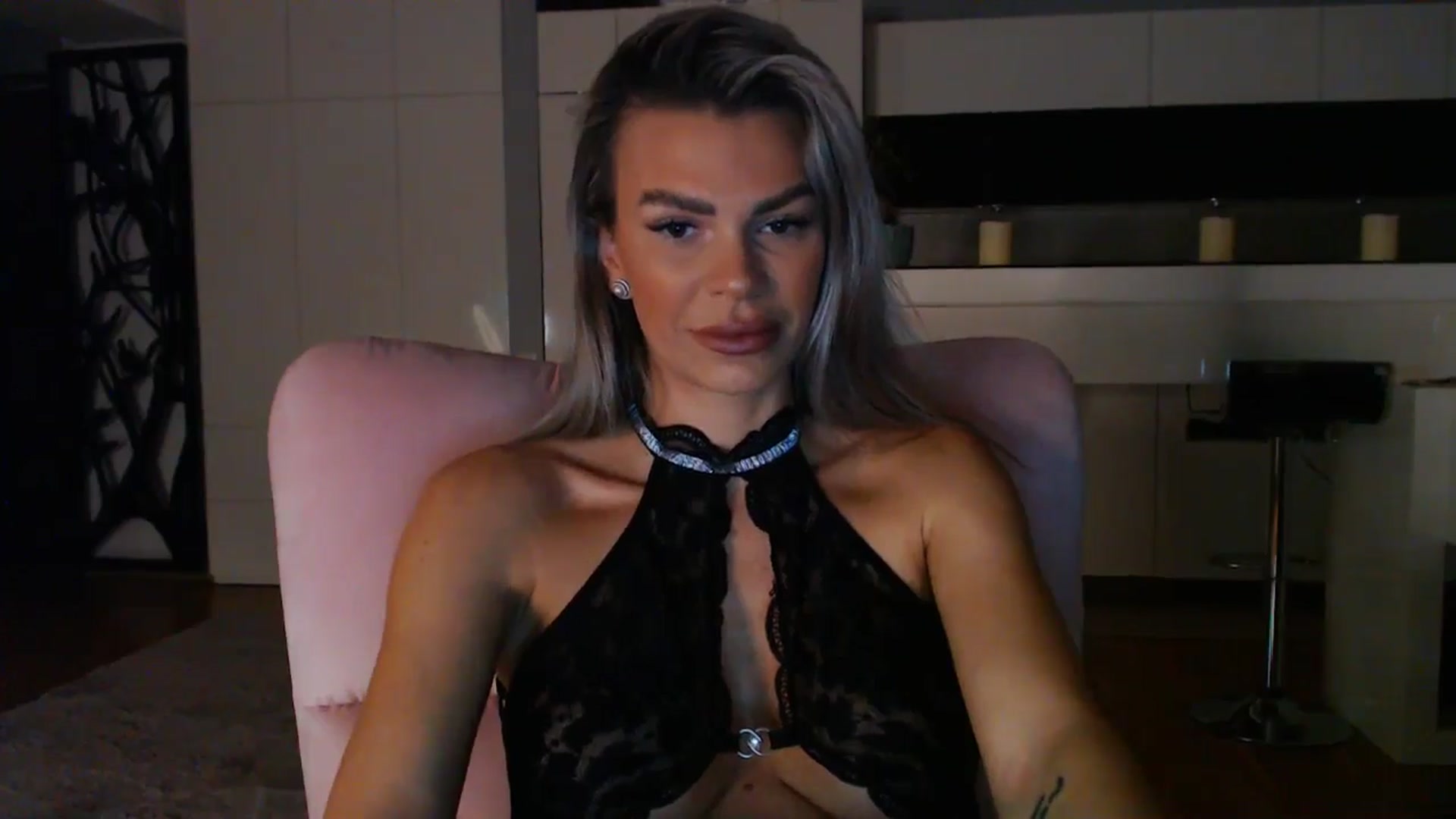 Gallery image thumbnail from D_y_y's myfreecams stream on, 11/13/2024, 05:17 image 9 of 20