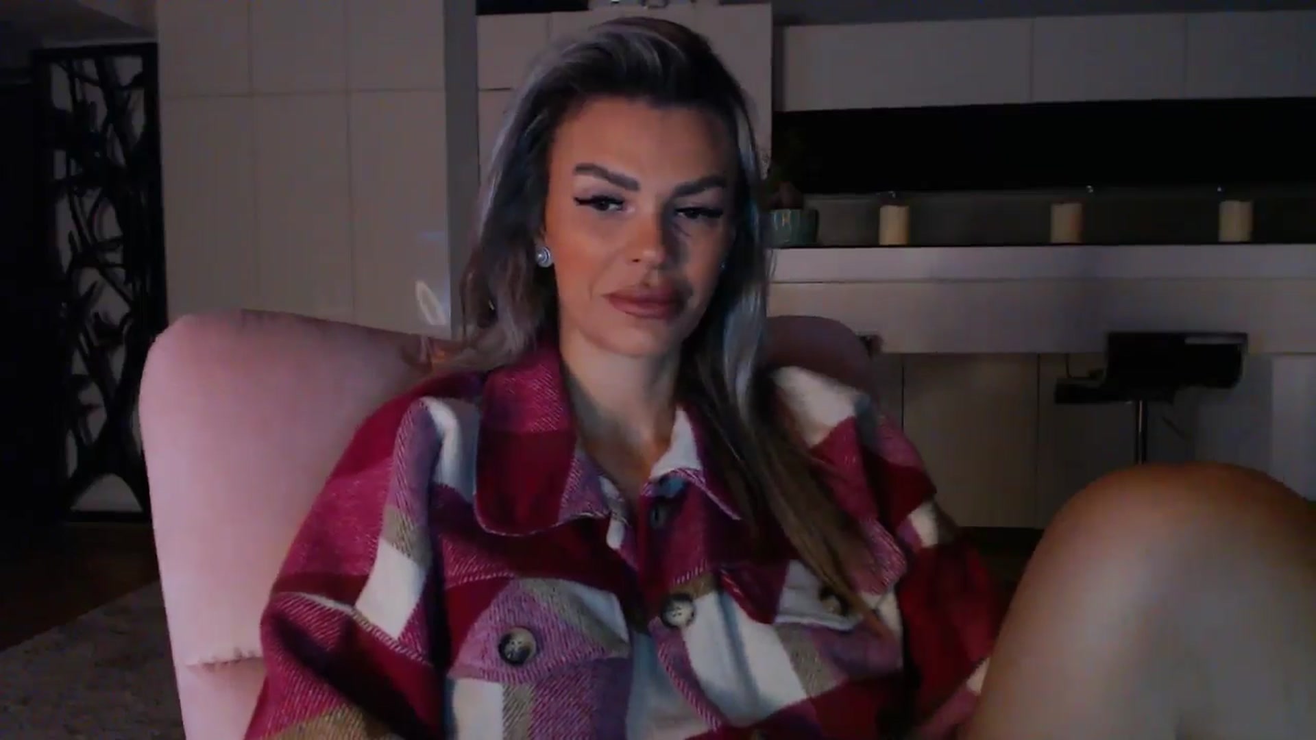 Gallery image thumbnail from D_y_y's myfreecams stream on, 11/20/2024, 05:36 image 3 of 20
