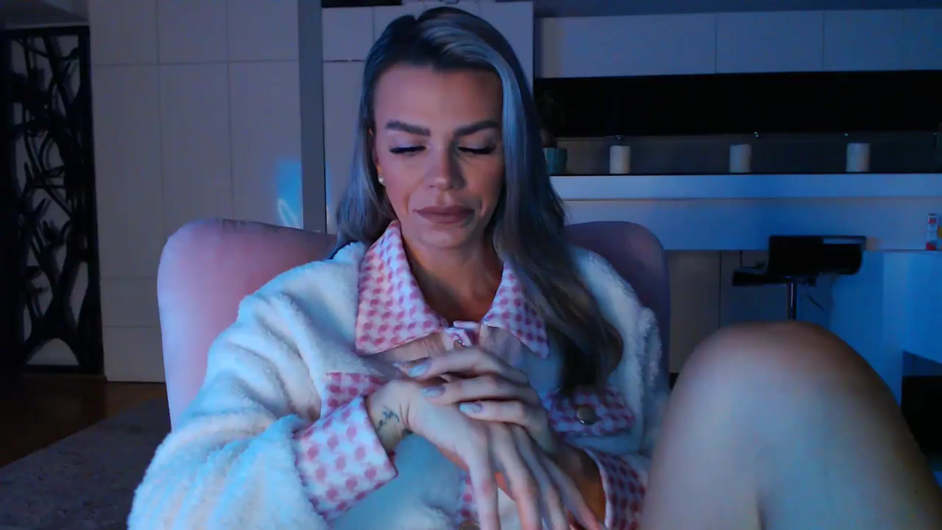 Gallery image thumbnail from D_y_y's myfreecams stream on, 11/22/2024, 05:39 image 1 of 20