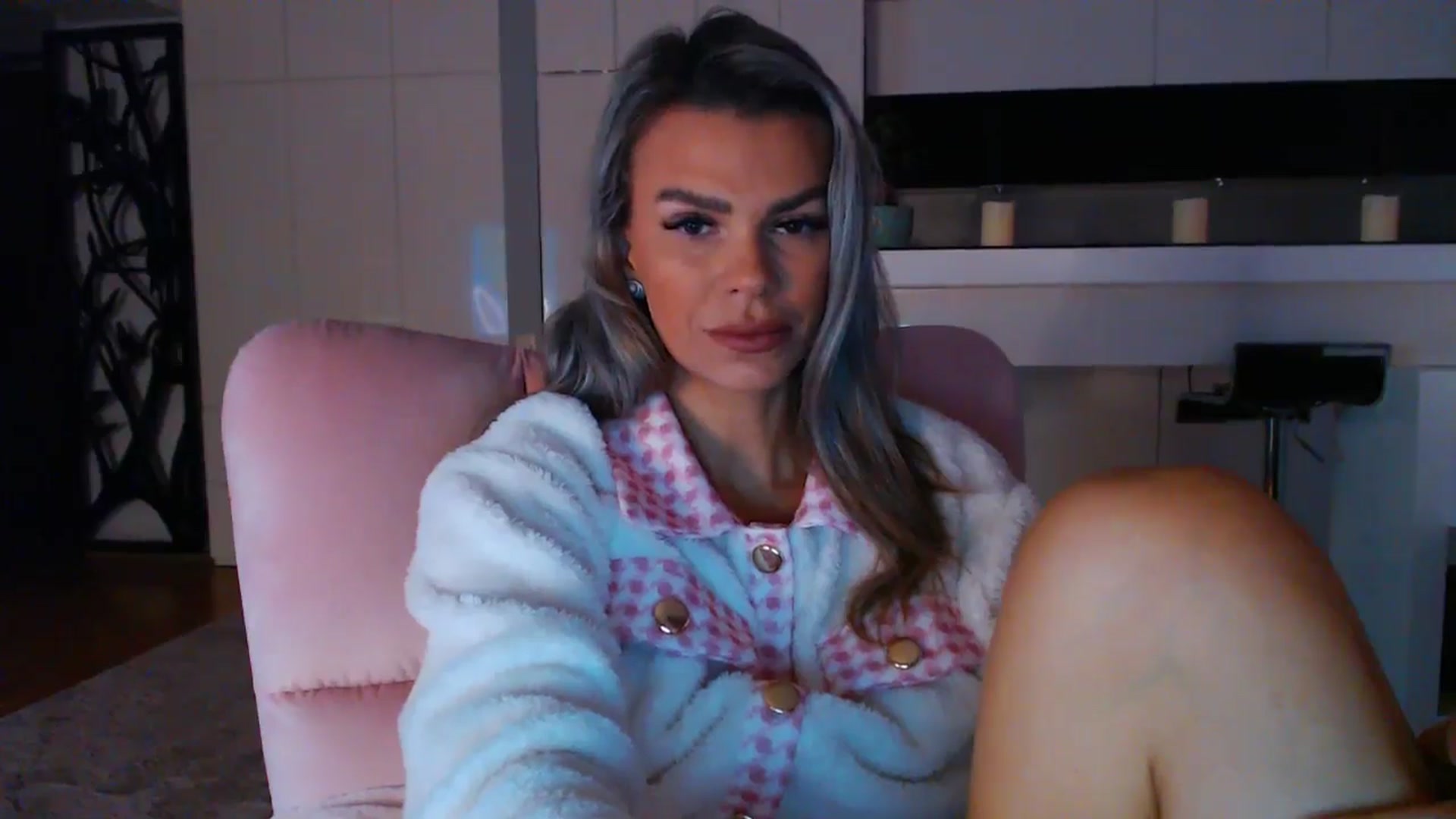 Gallery image thumbnail from D_y_y's myfreecams stream on, 11/22/2024, 05:39 image 18 of 20