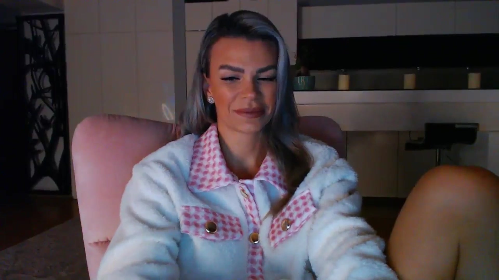 Gallery image thumbnail from D_y_y's myfreecams stream on, 11/22/2024, 05:39 image 4 of 20