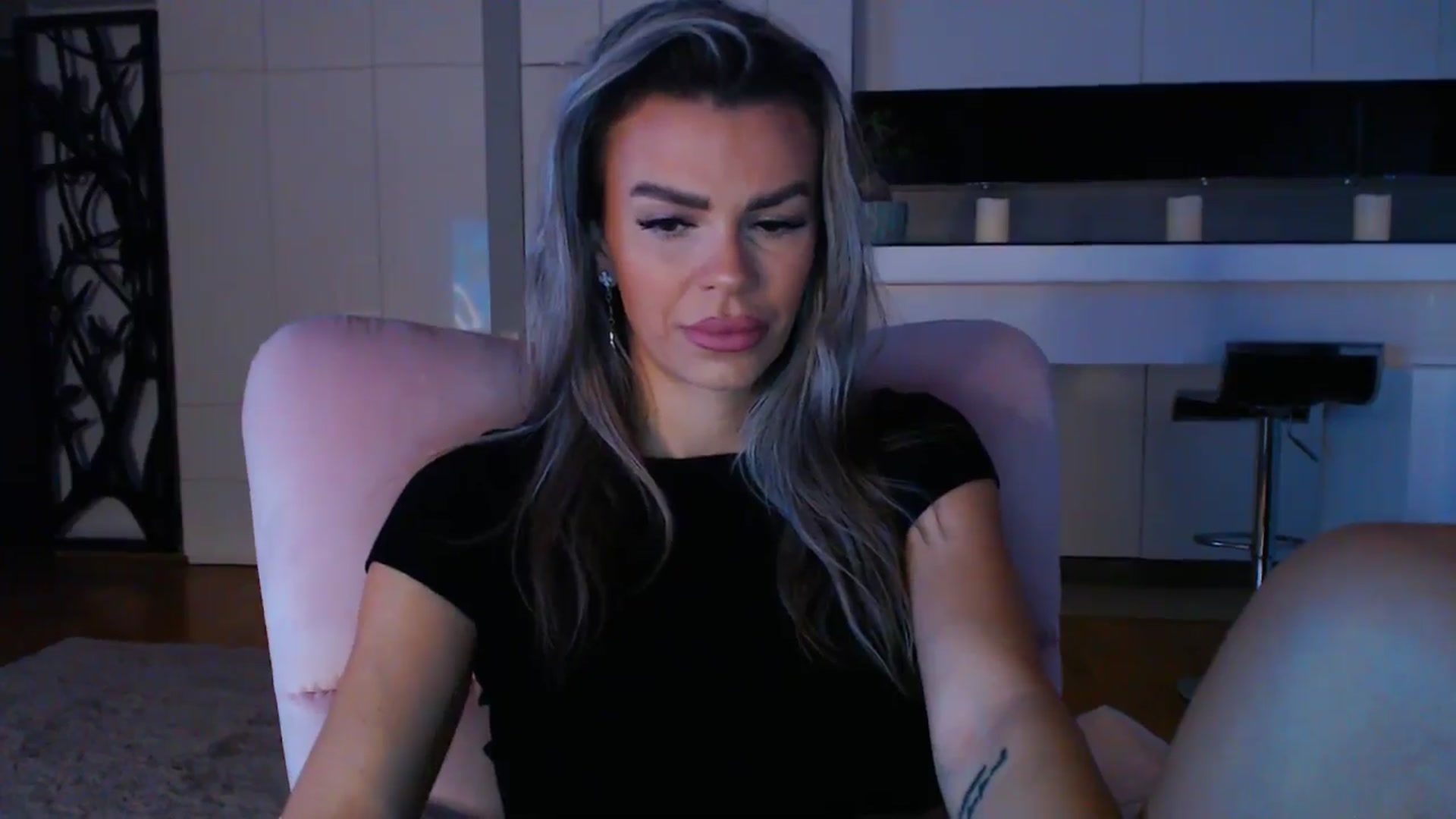 Gallery image thumbnail from D_y_y's myfreecams stream on, 11/25/2024, 05:58 image 15 of 20