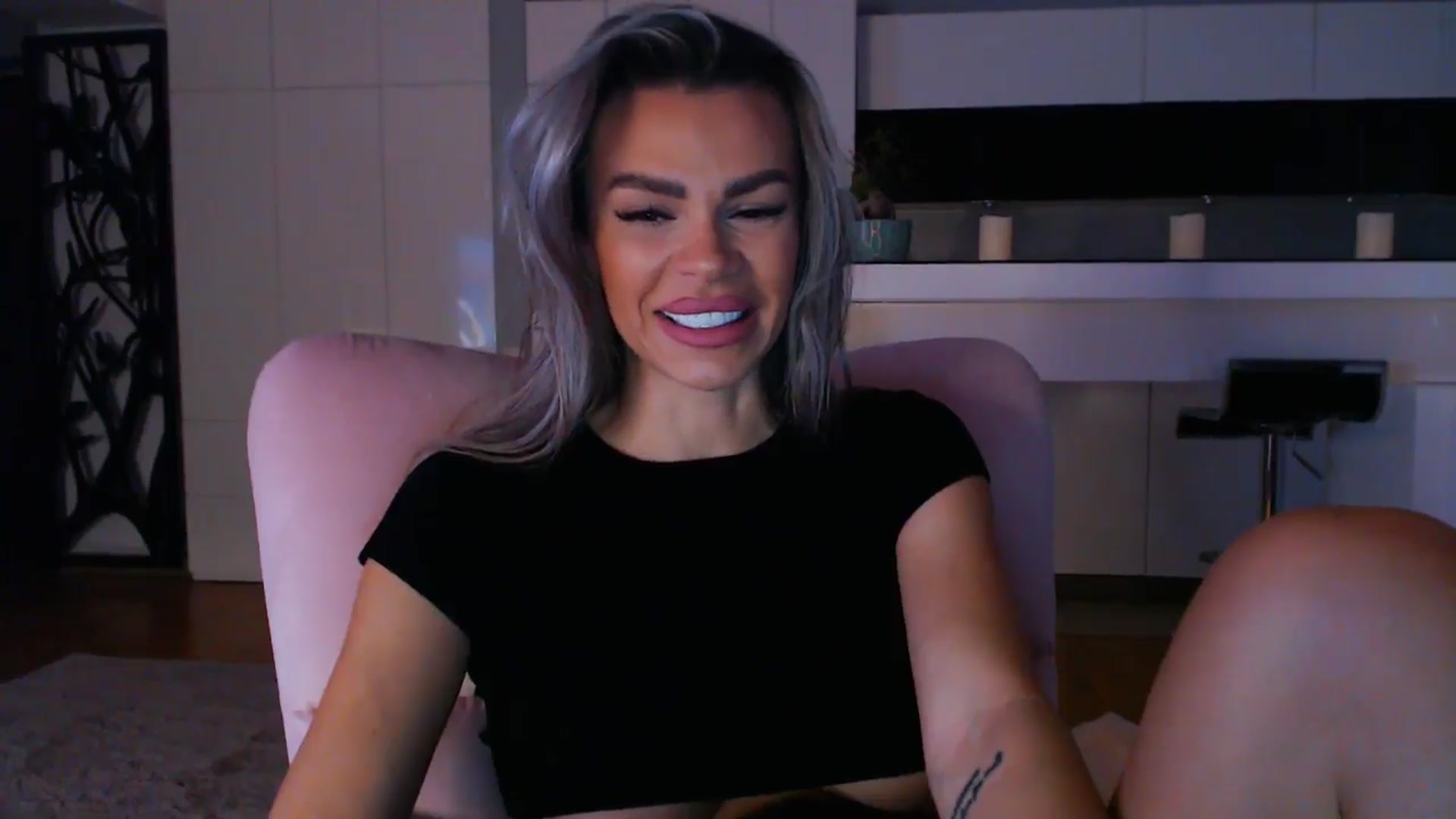 Gallery image thumbnail from D_y_y's myfreecams stream on, 11/25/2024, 05:58 image 14 of 20