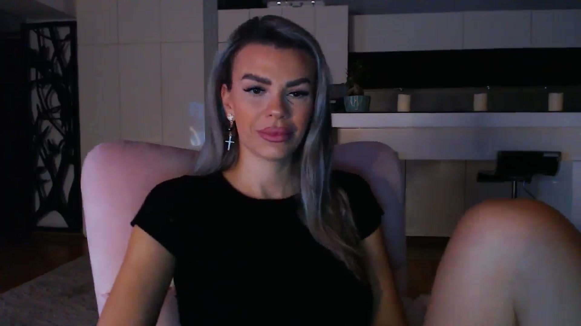 Gallery image thumbnail from D_y_y's myfreecams stream on, 11/25/2024, 05:58 image 3 of 20