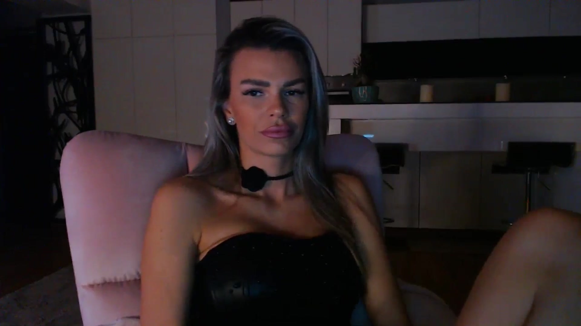 Gallery image thumbnail from D_y_y's myfreecams stream on, 12/04/2024, 05:32 image 14 of 20