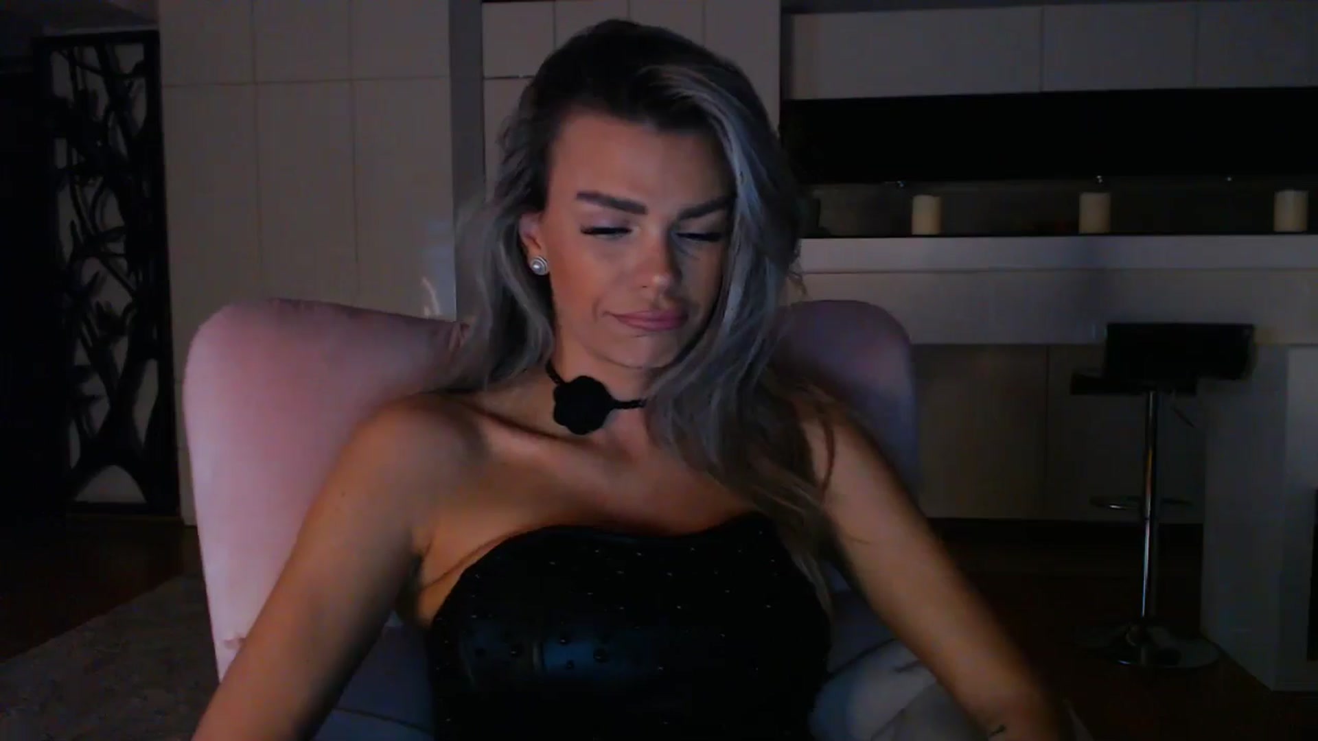 Gallery image thumbnail from D_y_y's myfreecams stream on, 12/04/2024, 05:32 image 4 of 20