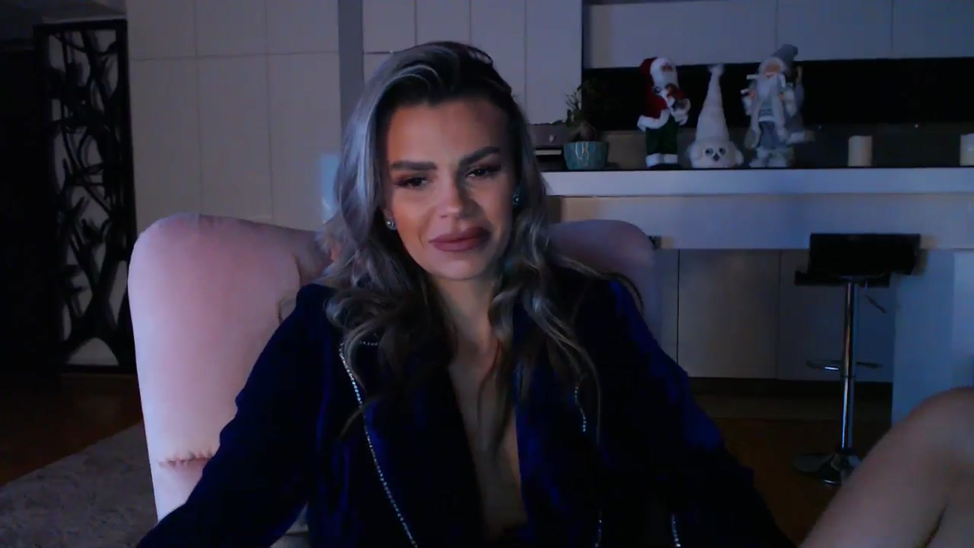 Gallery image thumbnail from D_y_y's myfreecams stream on, 12/06/2024, 05:49 image 18 of 20