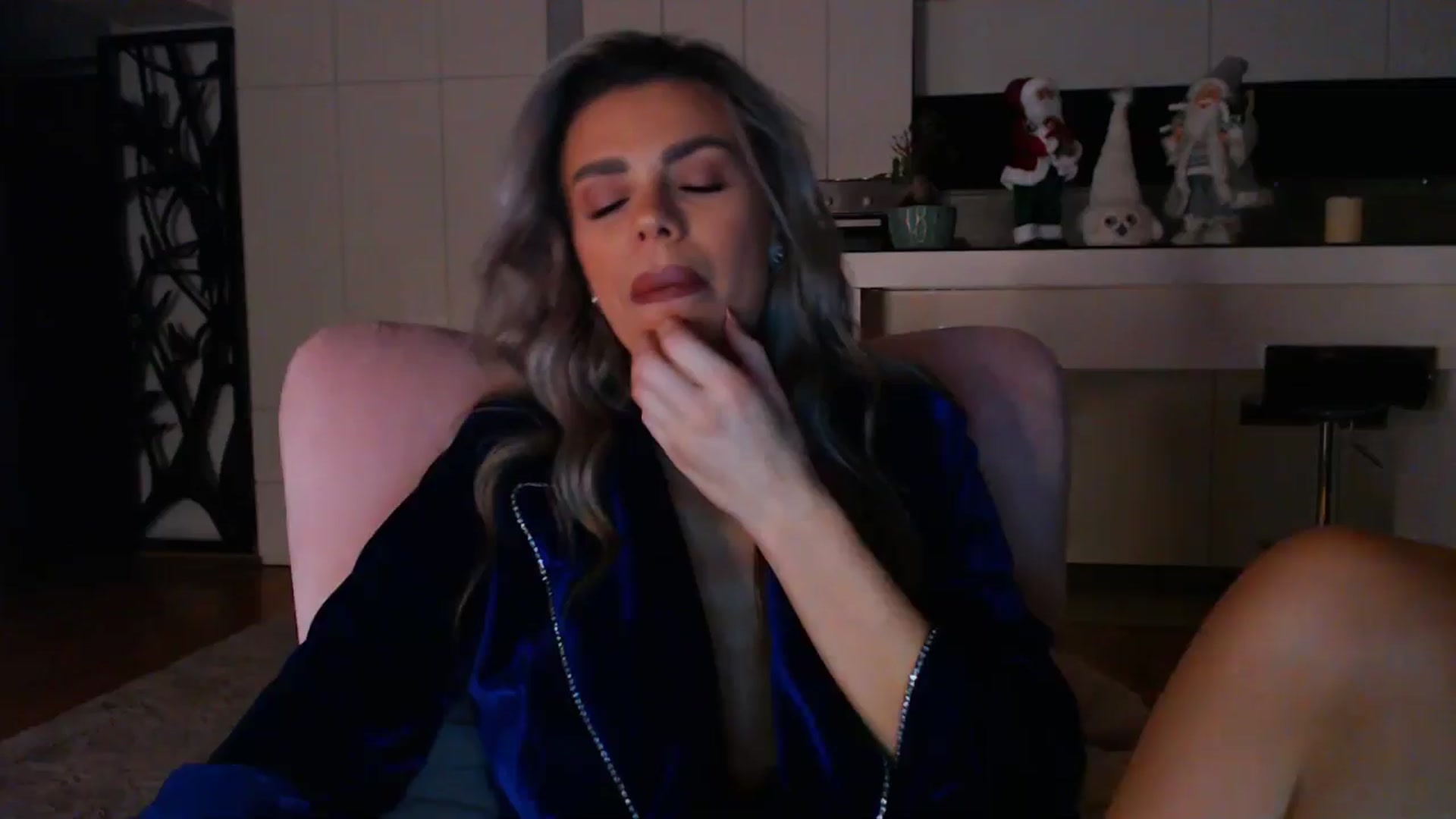 Gallery image thumbnail from D_y_y's myfreecams stream on, 12/06/2024, 05:49 image 1 of 20