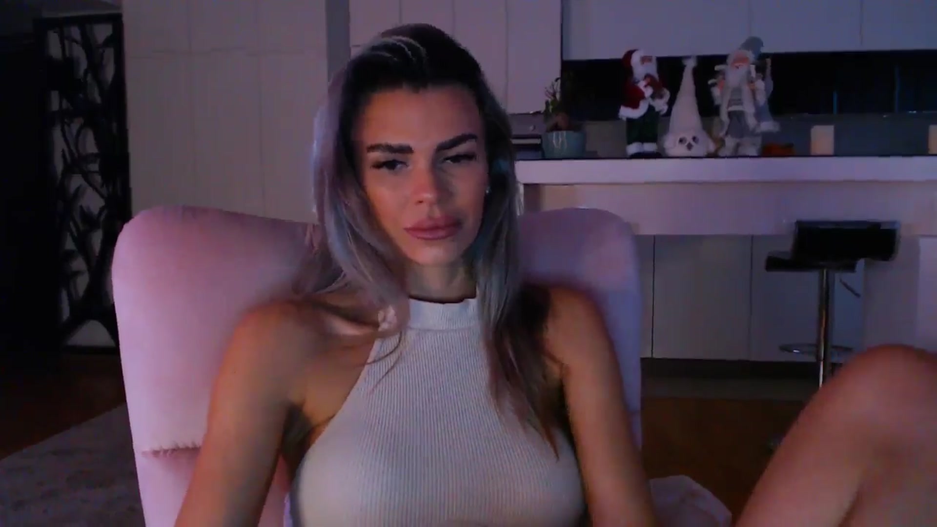 Gallery image thumbnail from D_y_y's myfreecams stream on, 12/13/2024, 05:58 image 20 of 20