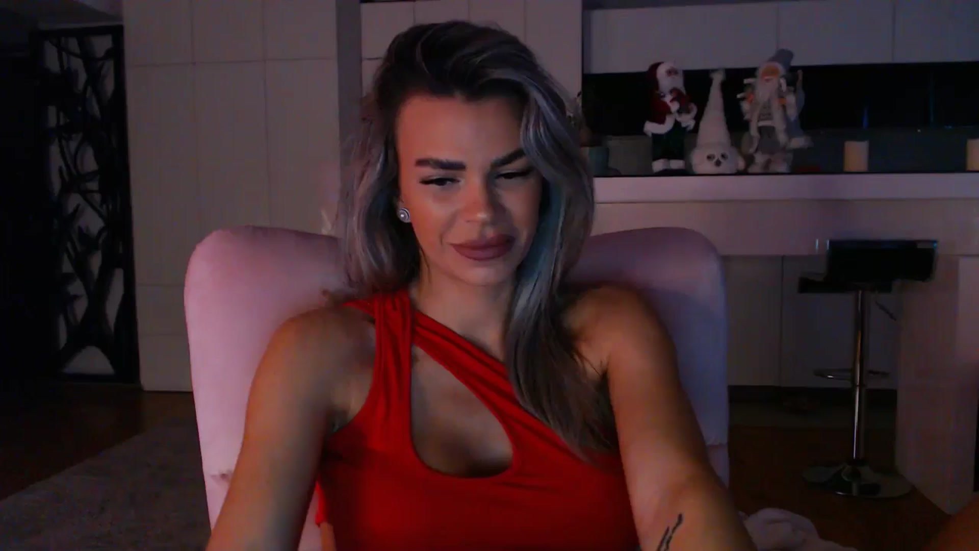 Gallery image thumbnail from D_y_y's myfreecams stream on, 12/15/2024, 06:06 image 12 of 20