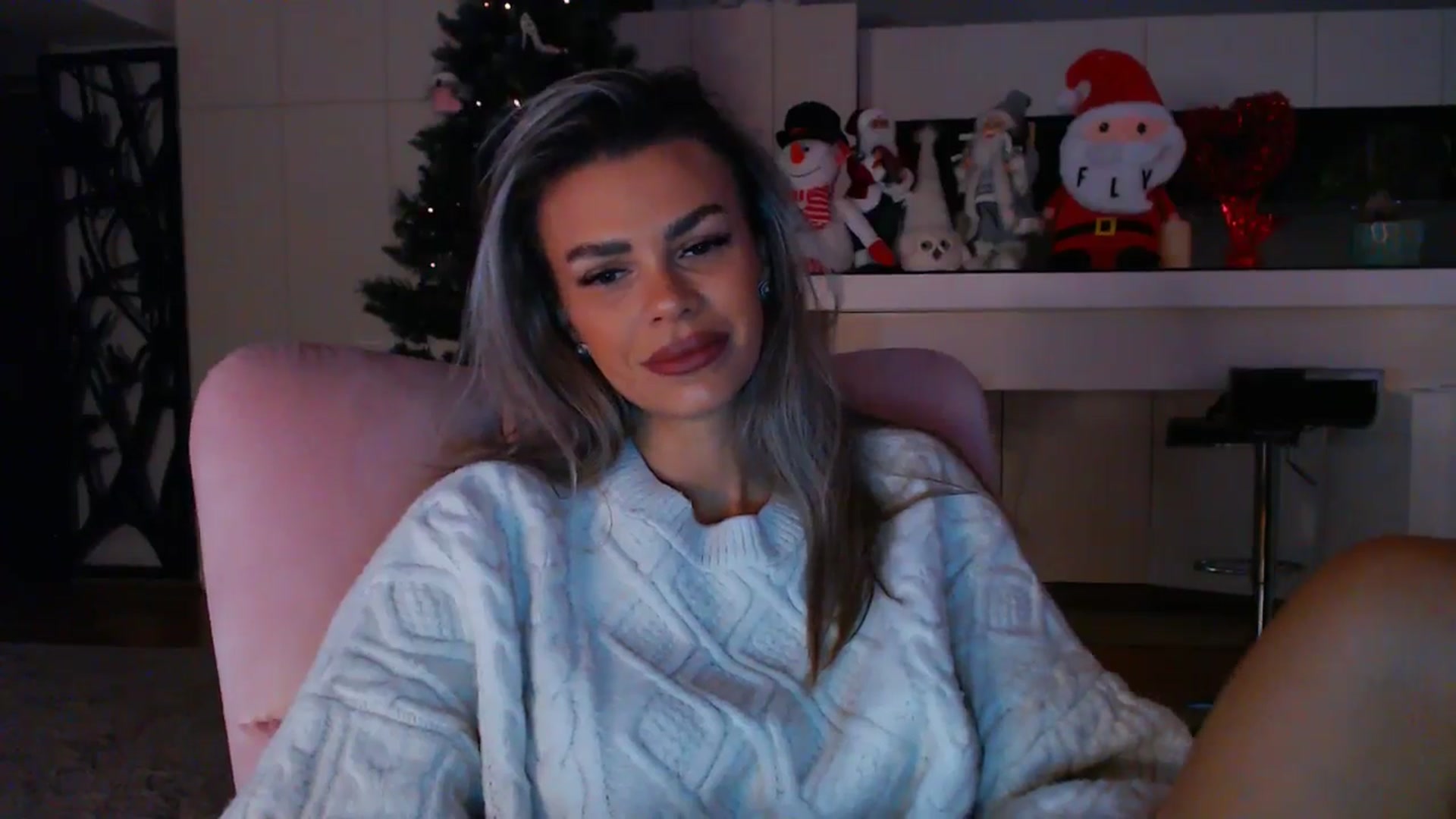 Gallery image thumbnail from D_y_y's myfreecams stream on, 12/17/2024, 05:58 image 19 of 20