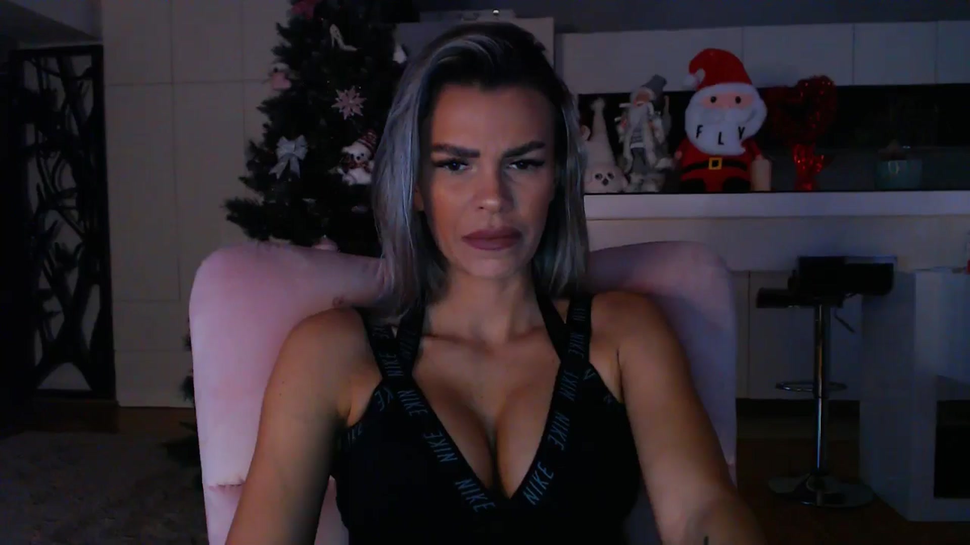 Gallery image thumbnail from D_y_y's myfreecams stream on, 12/20/2024, 06:03 image 17 of 20