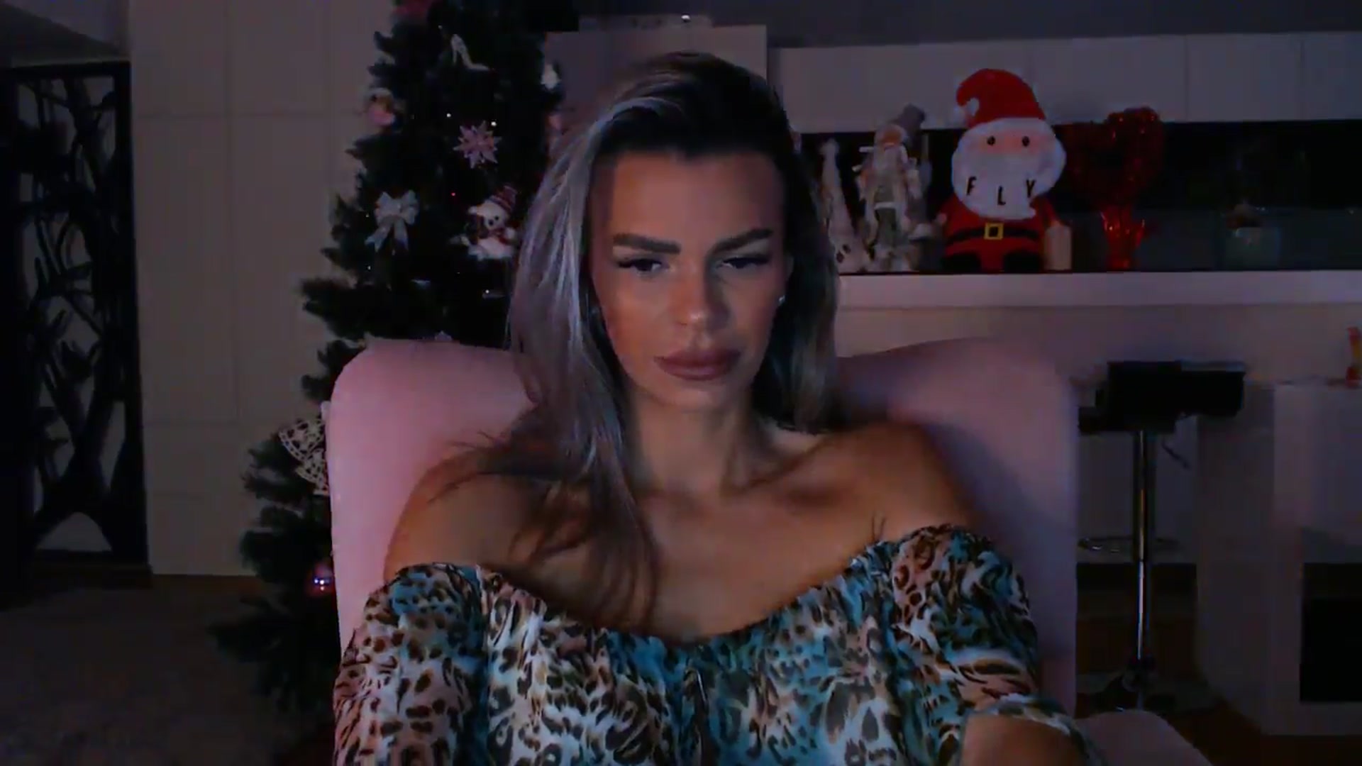 Gallery image thumbnail from D_y_y's myfreecams stream on, 12/21/2024, 06:09 image 19 of 20