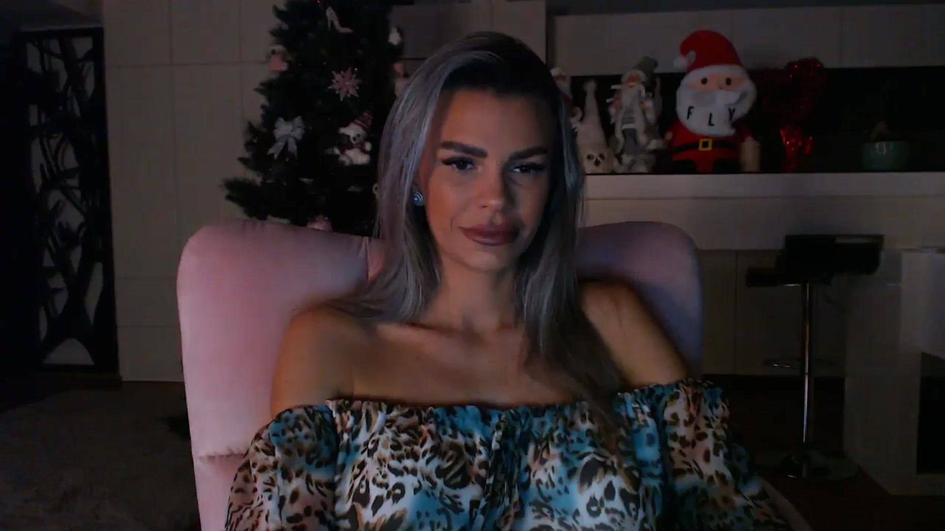 Gallery image thumbnail from D_y_y's myfreecams stream on, 12/21/2024, 06:09 image 9 of 20
