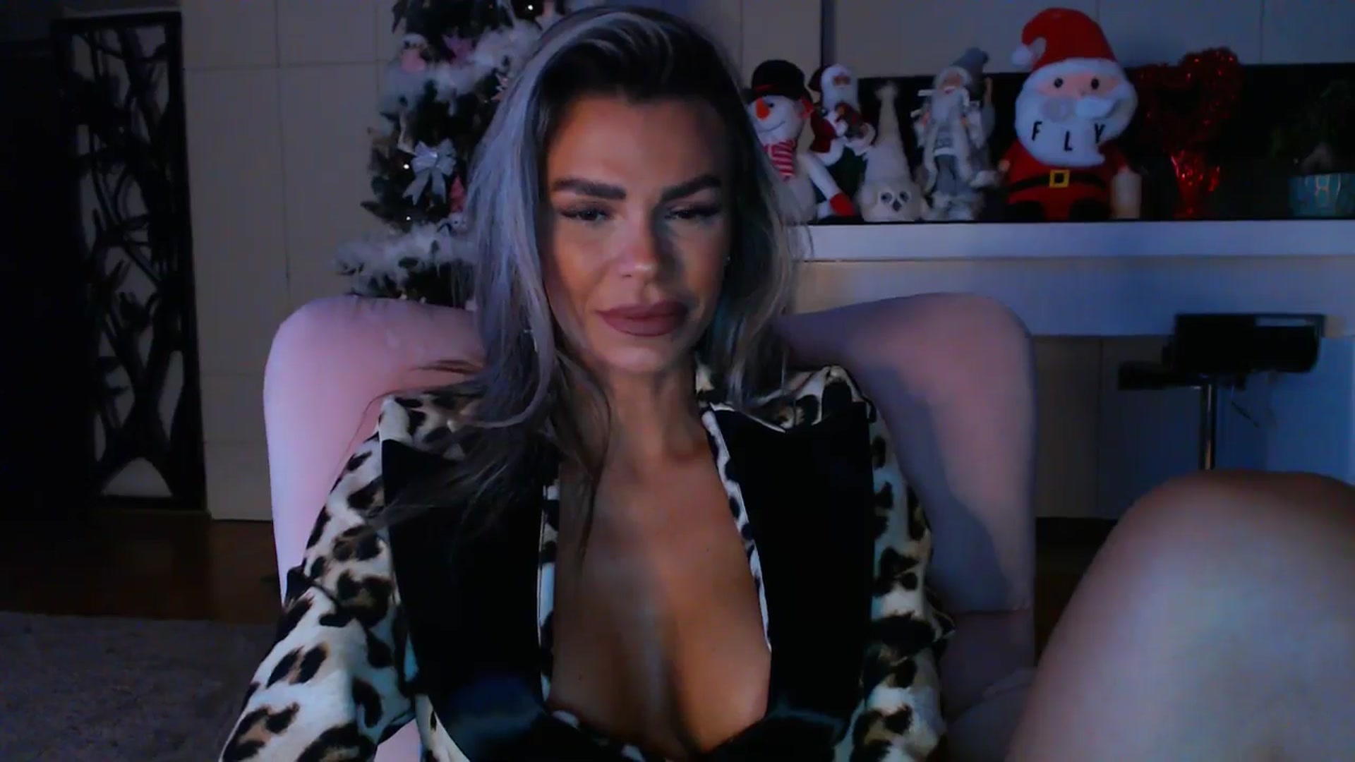 Gallery image thumbnail from D_y_y's myfreecams stream on, 12/22/2024, 06:10 image 10 of 20