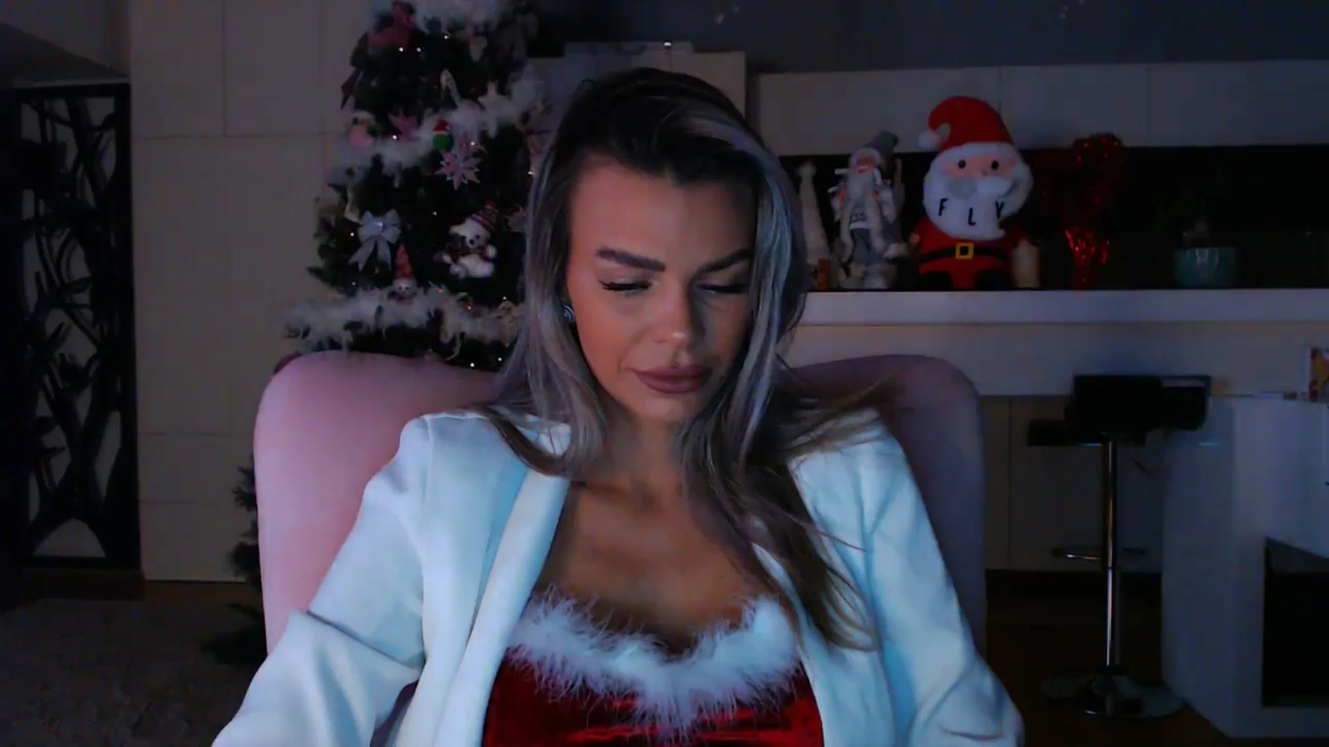 Gallery image thumbnail from D_y_y's myfreecams stream on, 12/25/2024, 06:20 image 11 of 20