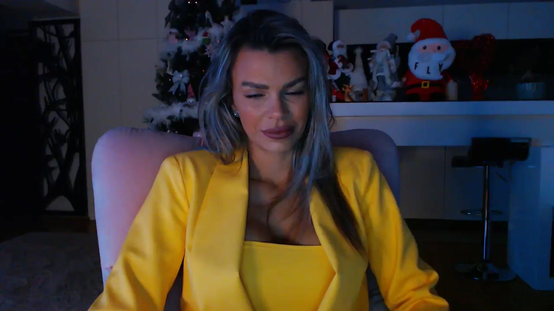 Gallery image thumbnail from D_y_y's myfreecams stream on, 12/27/2024, 06:23 image 17 of 20