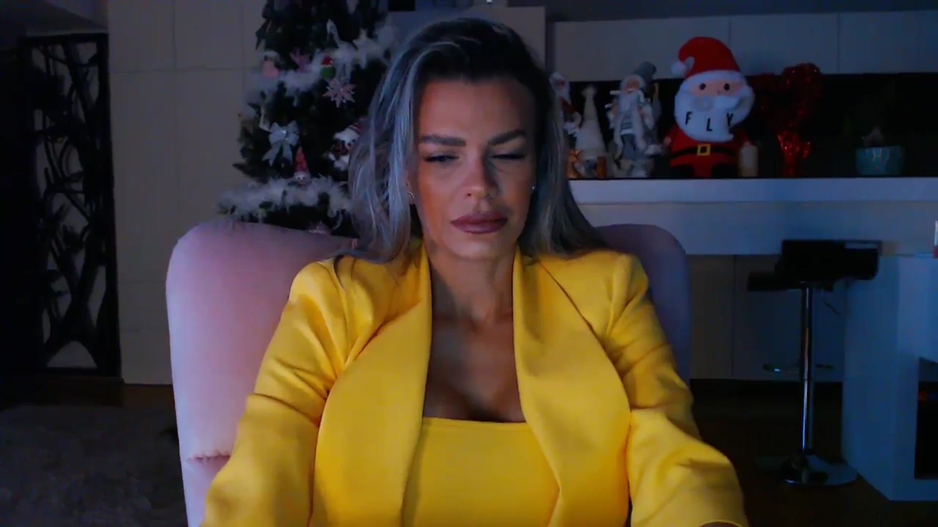 Gallery image thumbnail from D_y_y's myfreecams stream on, 12/27/2024, 06:23 image 3 of 20