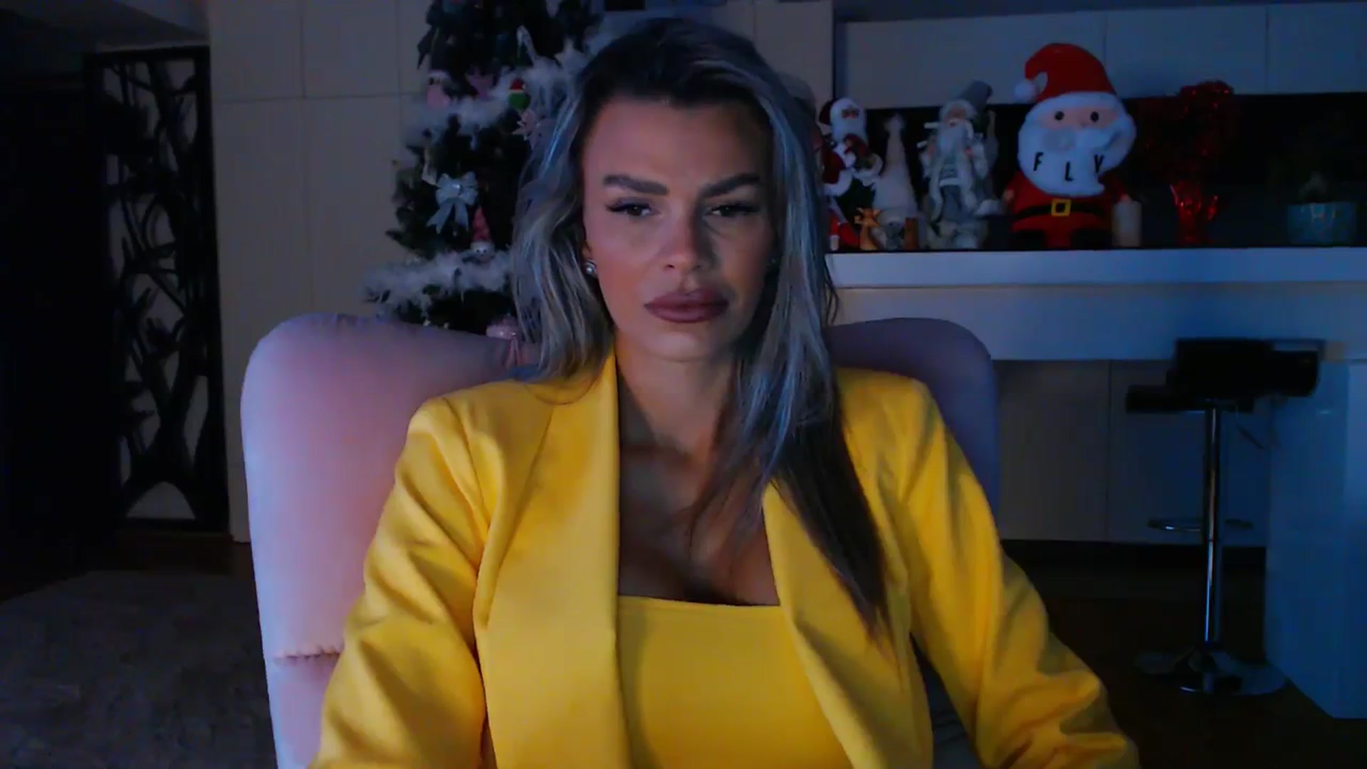 Gallery image thumbnail from D_y_y's myfreecams stream on, 12/27/2024, 06:23 image 16 of 20
