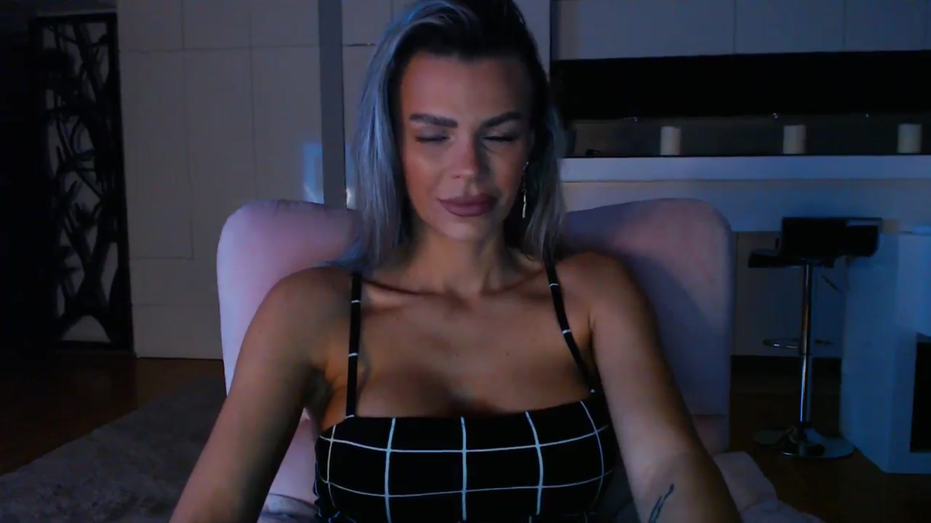 Gallery image thumbnail from D_y_y's myfreecams stream on, 12/29/2024, 05:59 image 10 of 20