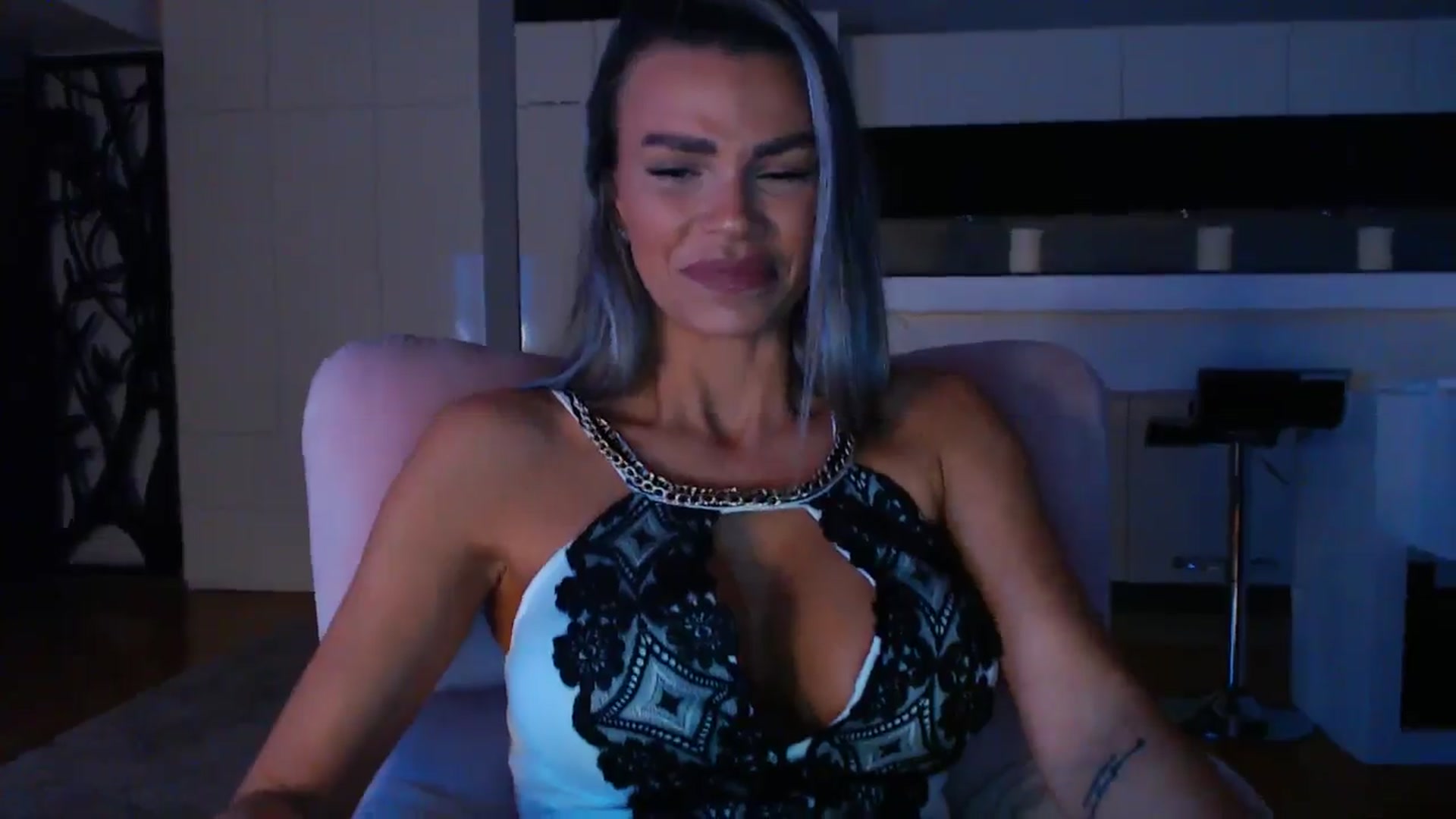 Gallery image thumbnail from D_y_y's myfreecams stream on, 12/30/2024, 06:22 image 15 of 20