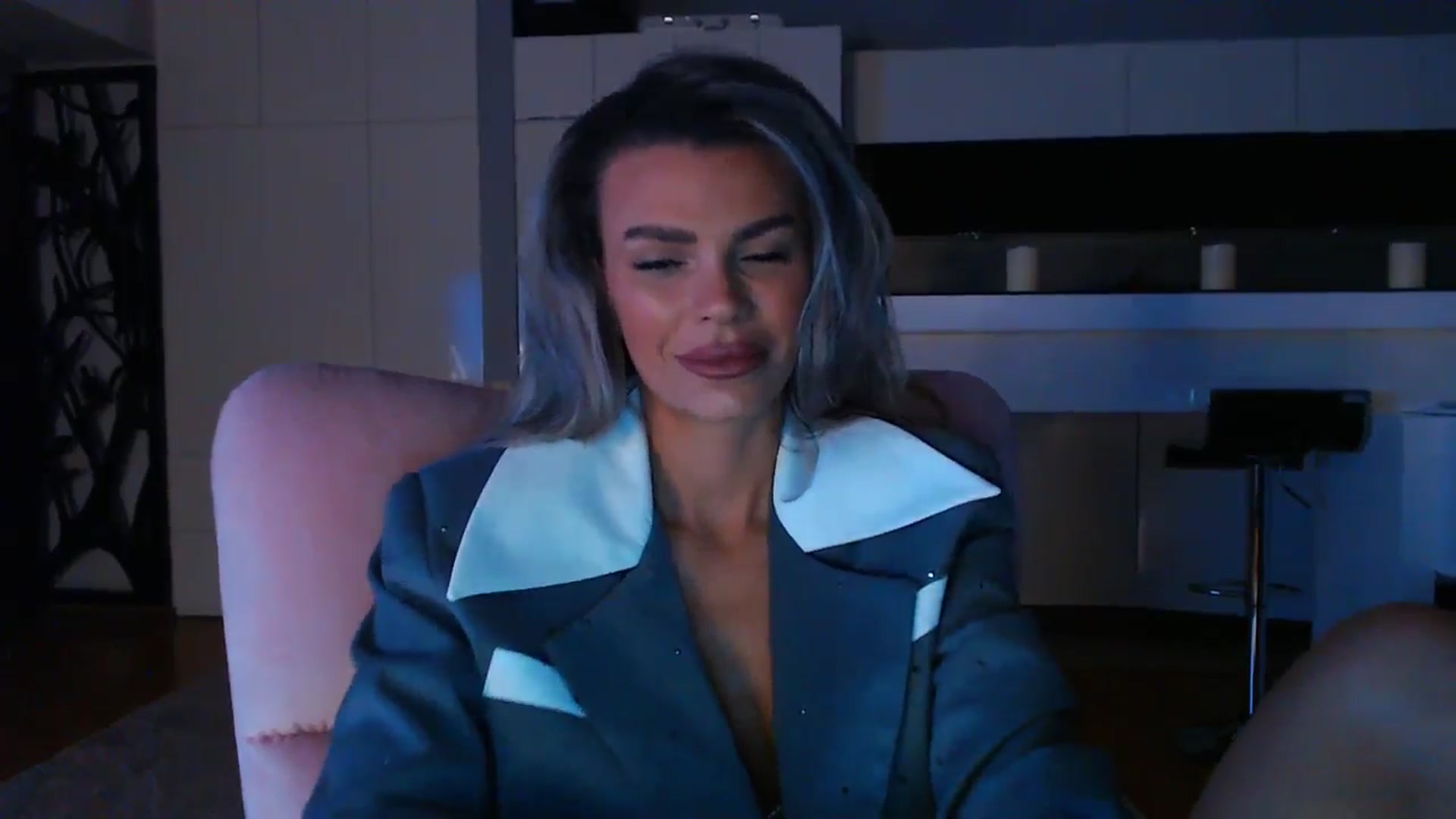 Gallery image thumbnail from D_y_y's myfreecams stream on, 01/02/2025, 06:11 image 6 of 20