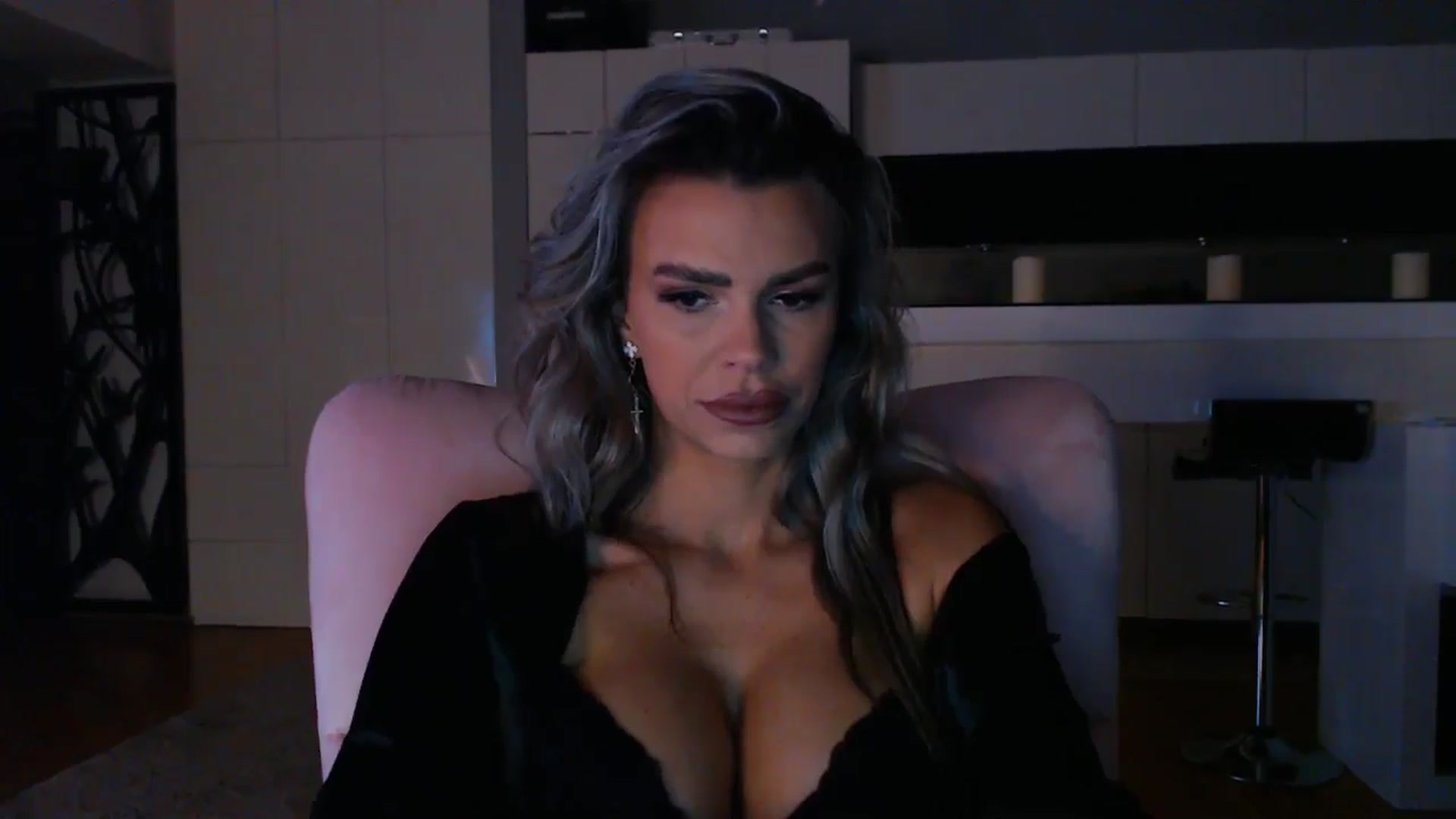 Gallery image thumbnail from D_y_y's myfreecams stream on, 01/07/2025, 06:07 image 6 of 20