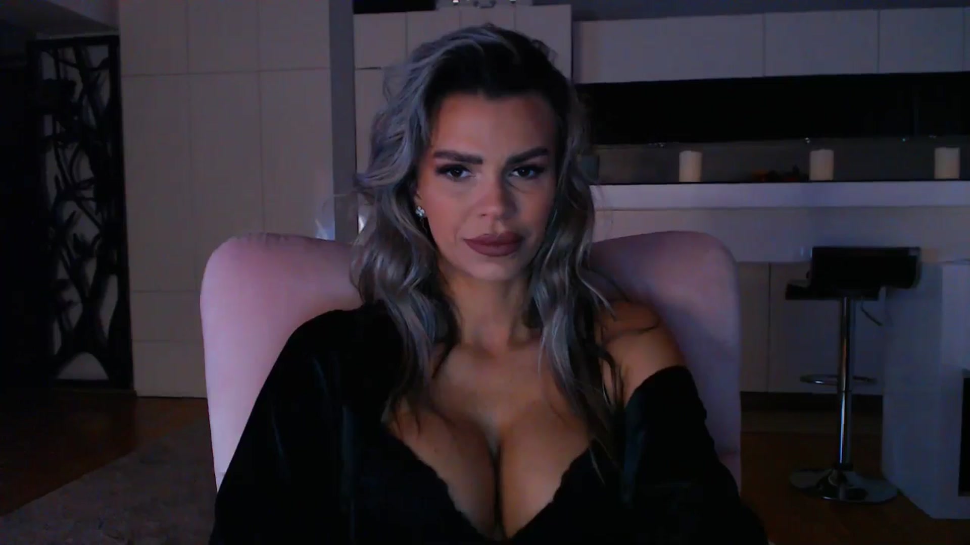 Gallery image thumbnail from D_y_y's myfreecams stream on, 01/07/2025, 06:07 image 17 of 20