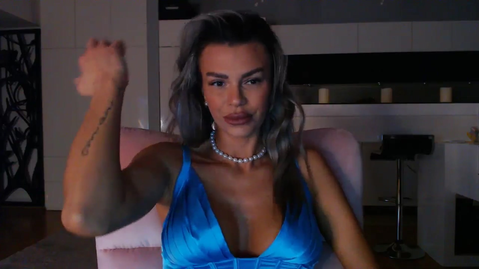 Gallery image thumbnail from D_y_y's myfreecams stream on, 01/08/2025, 06:08 image 7 of 20