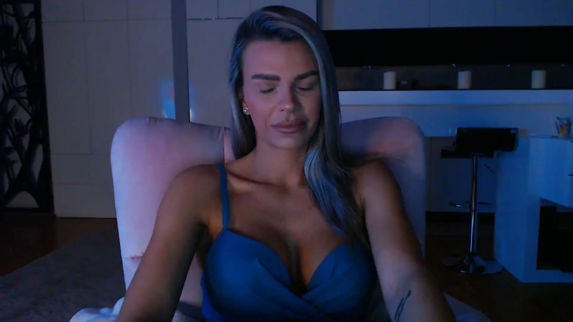 Gallery image thumbnail from D_y_y's myfreecams stream on, 01/22/2025, 05:22 image 1 of 20