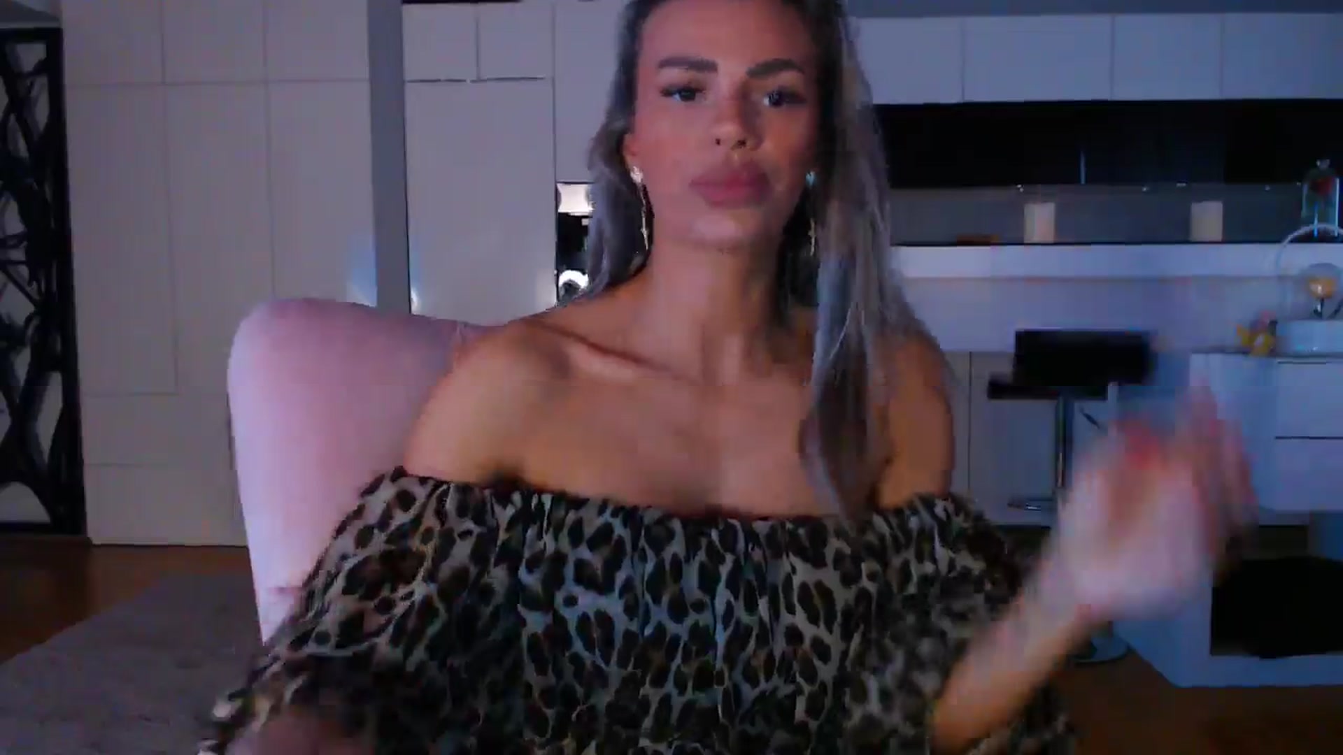 Gallery image thumbnail from D_y_y's myfreecams stream on, 02/15/2025, 06:29 image 19 of 20