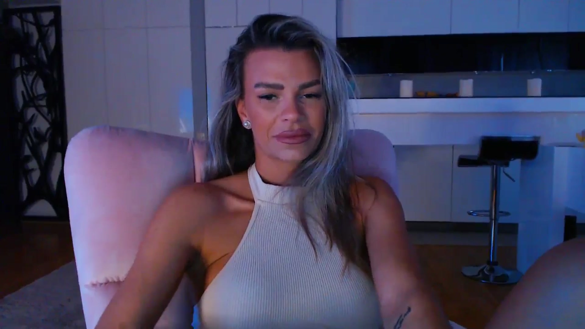 Gallery image thumbnail from D_y_y's myfreecams stream on, 02/25/2025, 05:26 image 18 of 20
