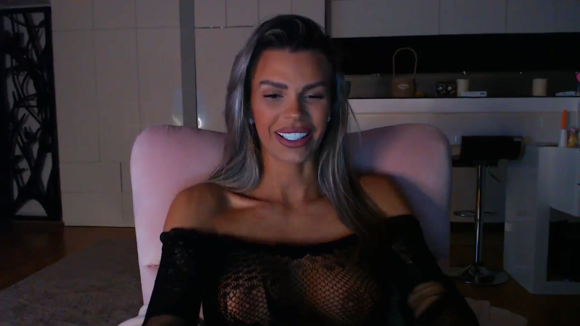 Gallery image thumbnail from D_y_y's myfreecams stream on, 03/05/2025, 05:46 image 12 of 20
