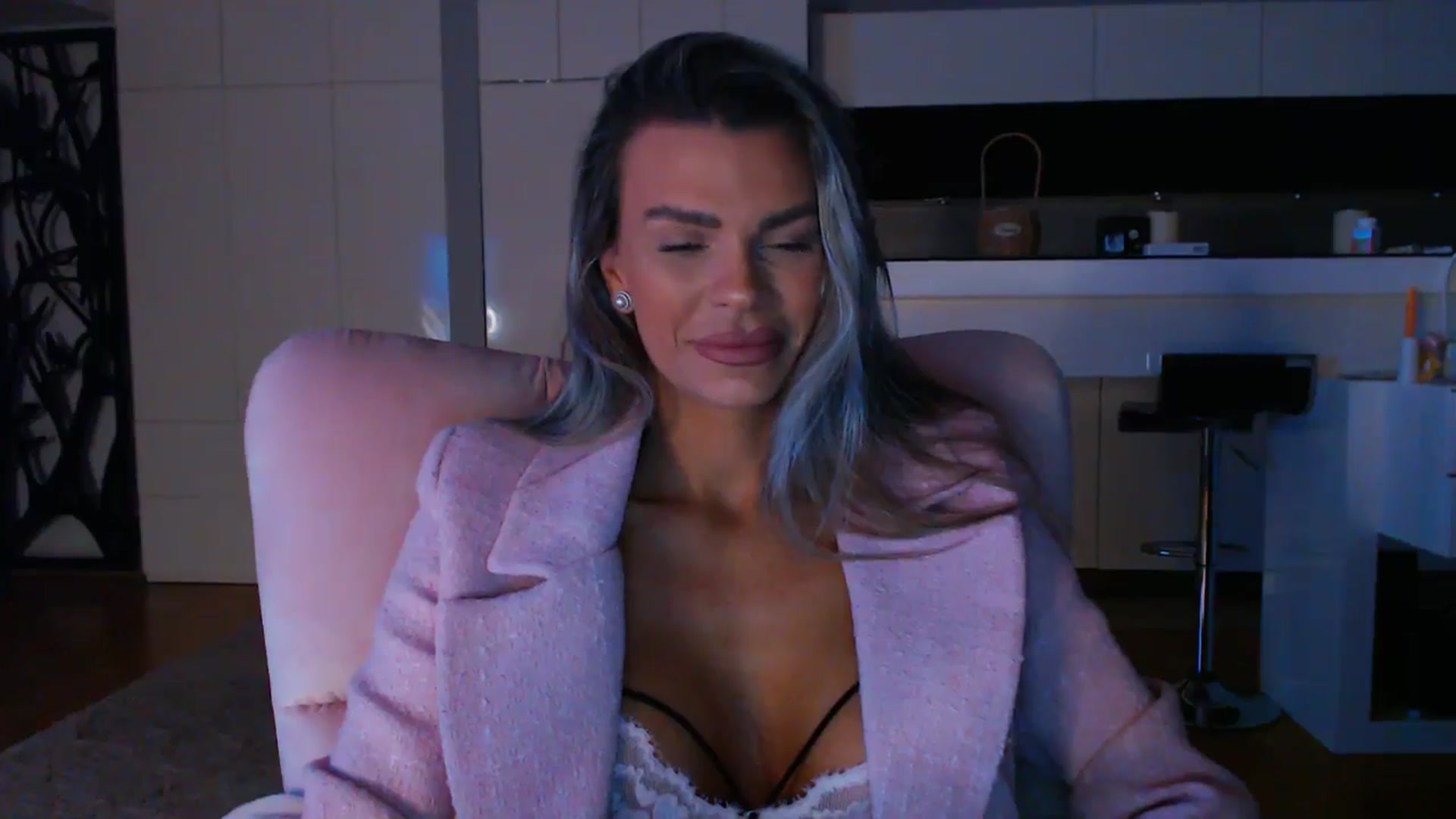 Gallery image thumbnail from D_y_y's myfreecams stream on, 03/11/2025, 04:42 image 2 of 20