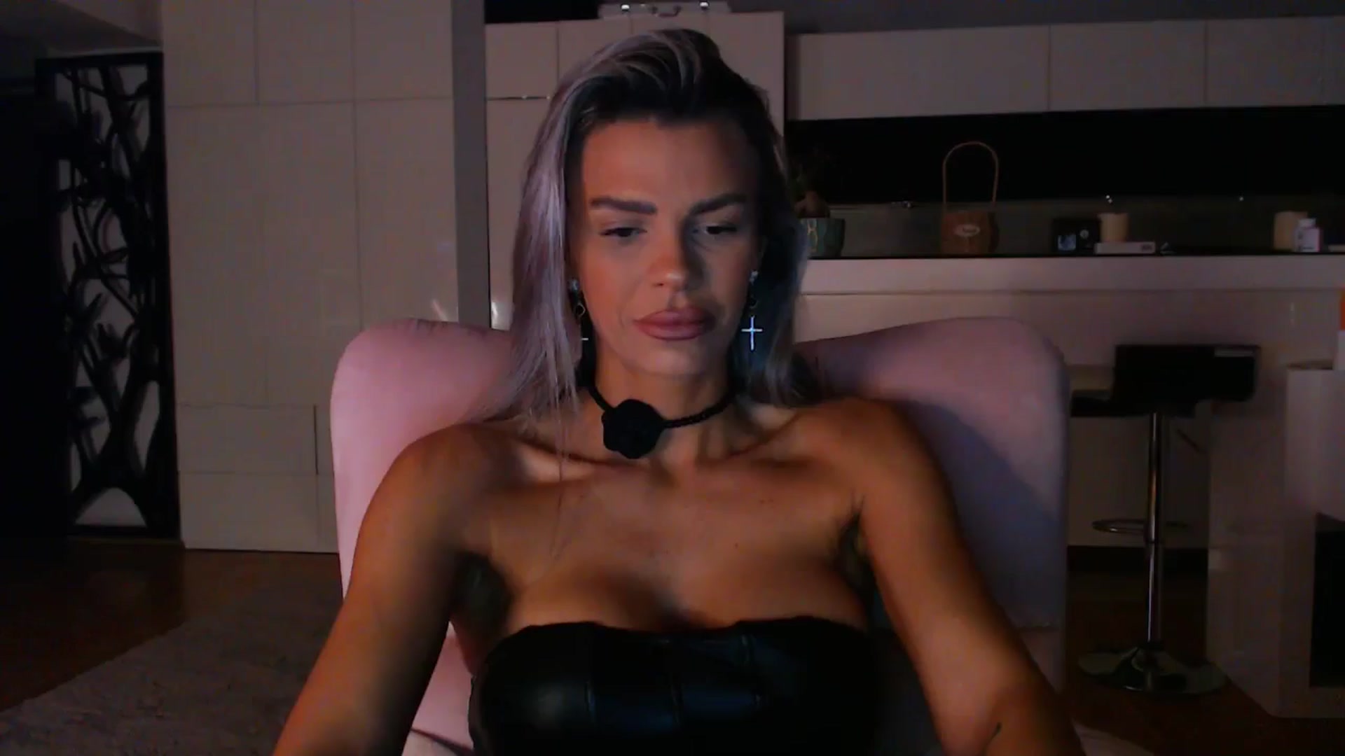 Gallery image thumbnail from D_y_y's myfreecams stream on, 03/13/2025, 04:43 image 4 of 20