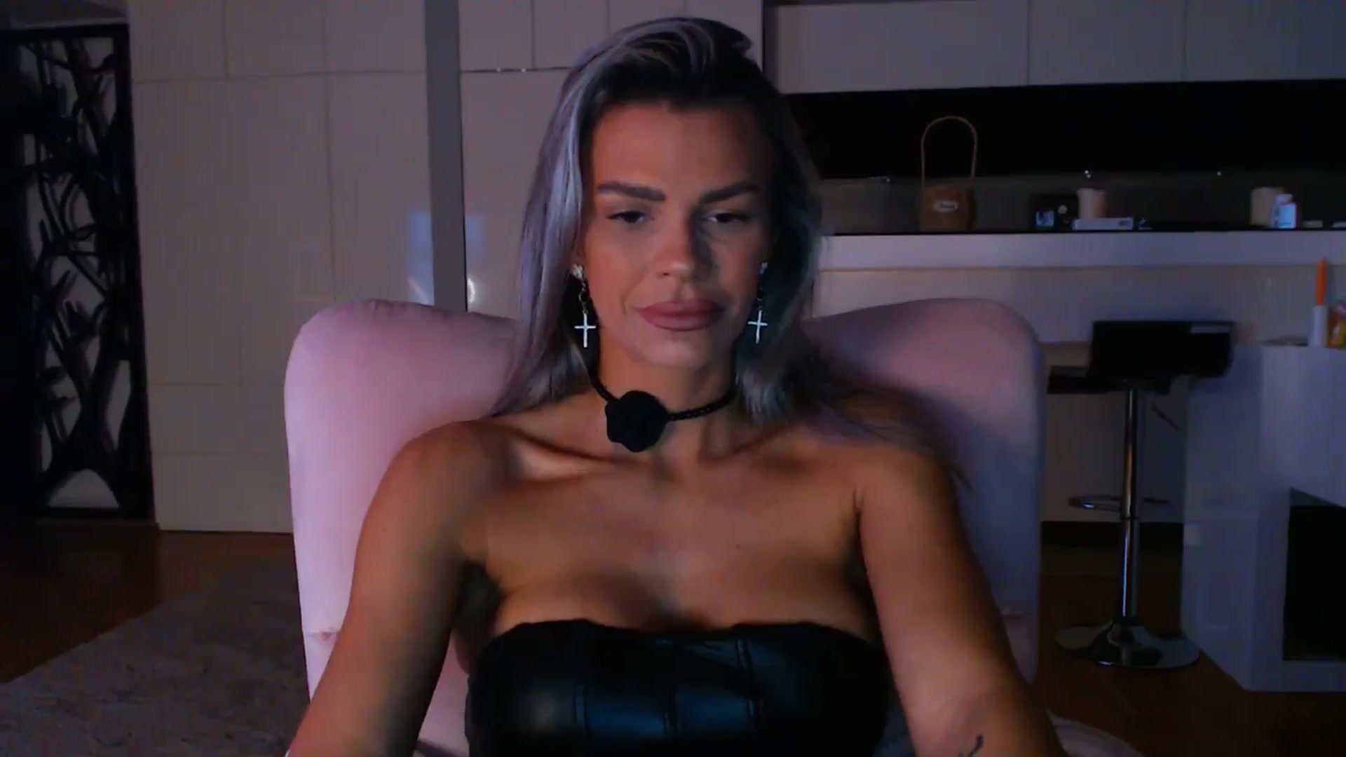 Gallery image thumbnail from D_y_y's myfreecams stream on, 03/13/2025, 04:43 image 7 of 20