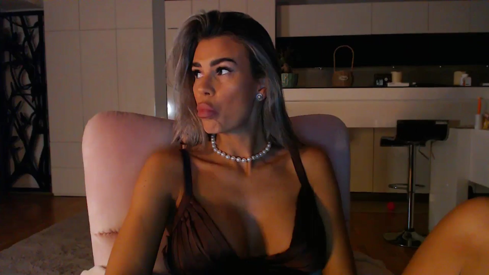 Gallery image thumbnail from D_y_y's myfreecams stream on, 03/16/2025, 04:53 image 6 of 20
