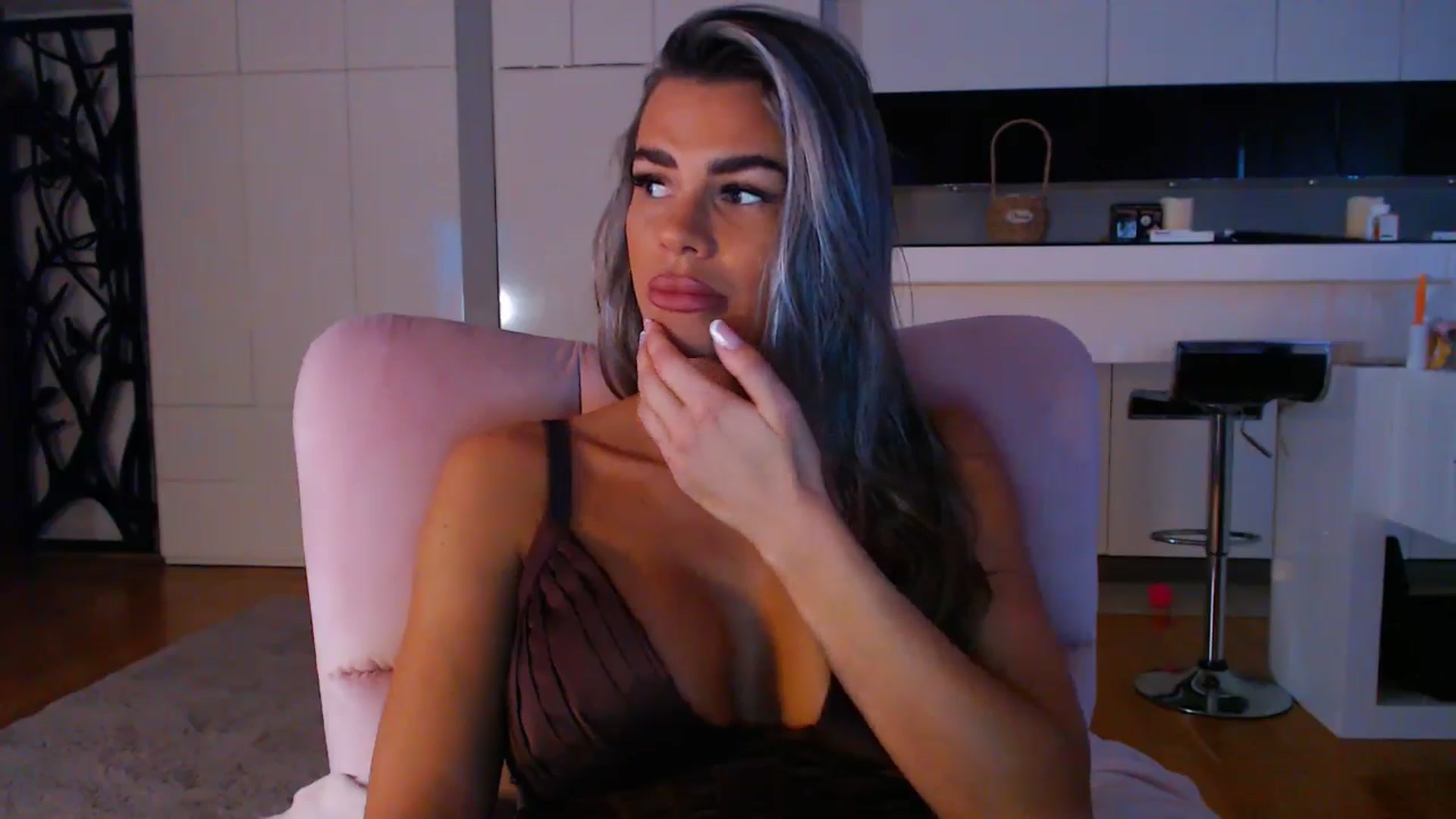 Gallery image thumbnail from D_y_y's myfreecams stream on, 03/16/2025, 04:53 image 19 of 20