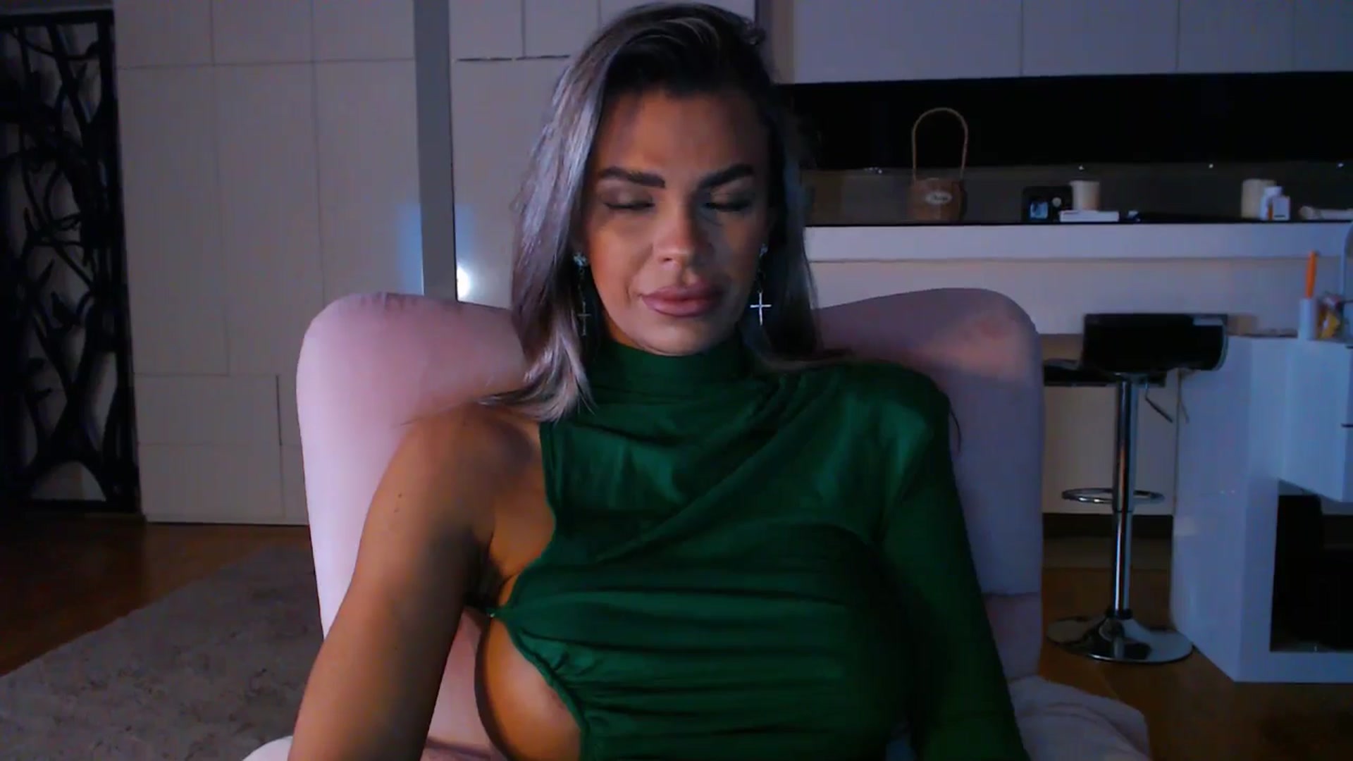 Gallery image thumbnail from D_y_y's myfreecams stream on, 03/18/2025, 04:40 image 9 of 20