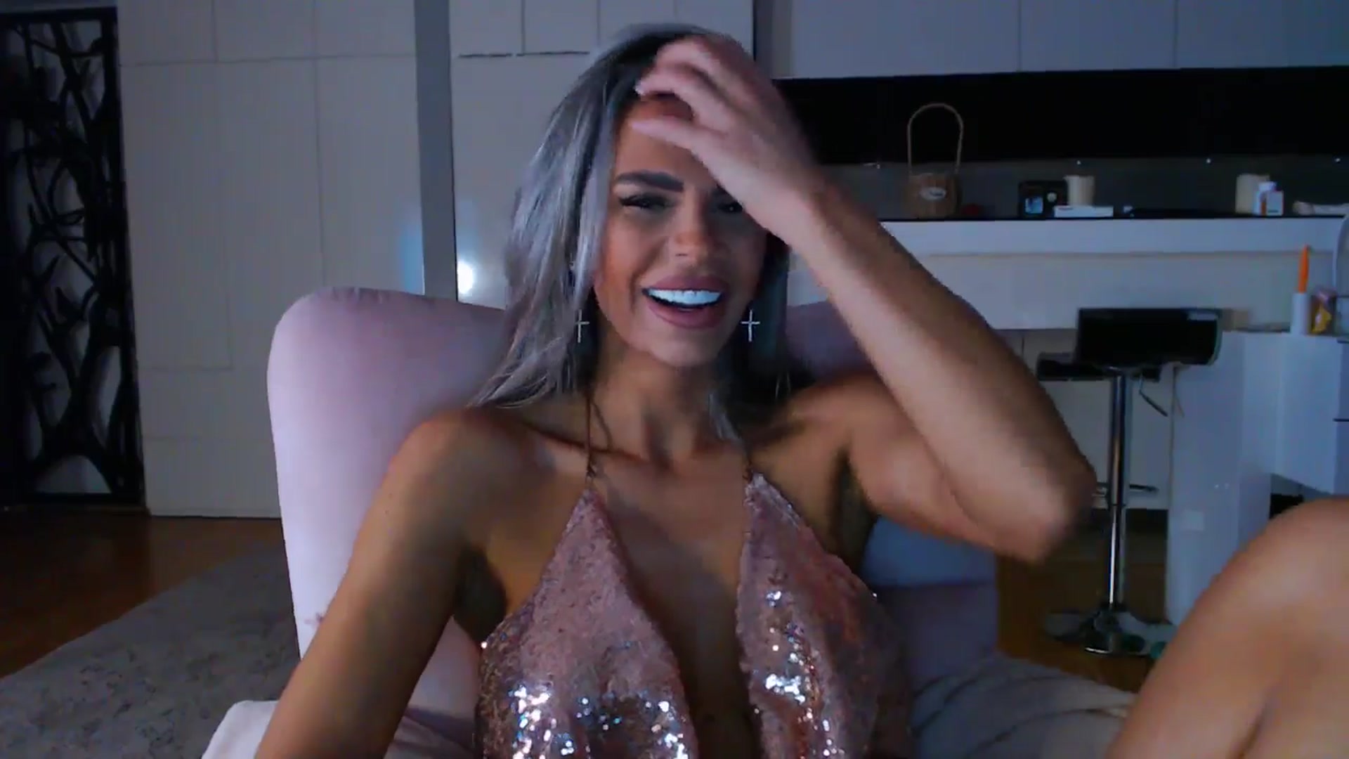 Gallery image thumbnail from D_y_y's myfreecams stream on, 03/19/2025, 04:26 image 15 of 20