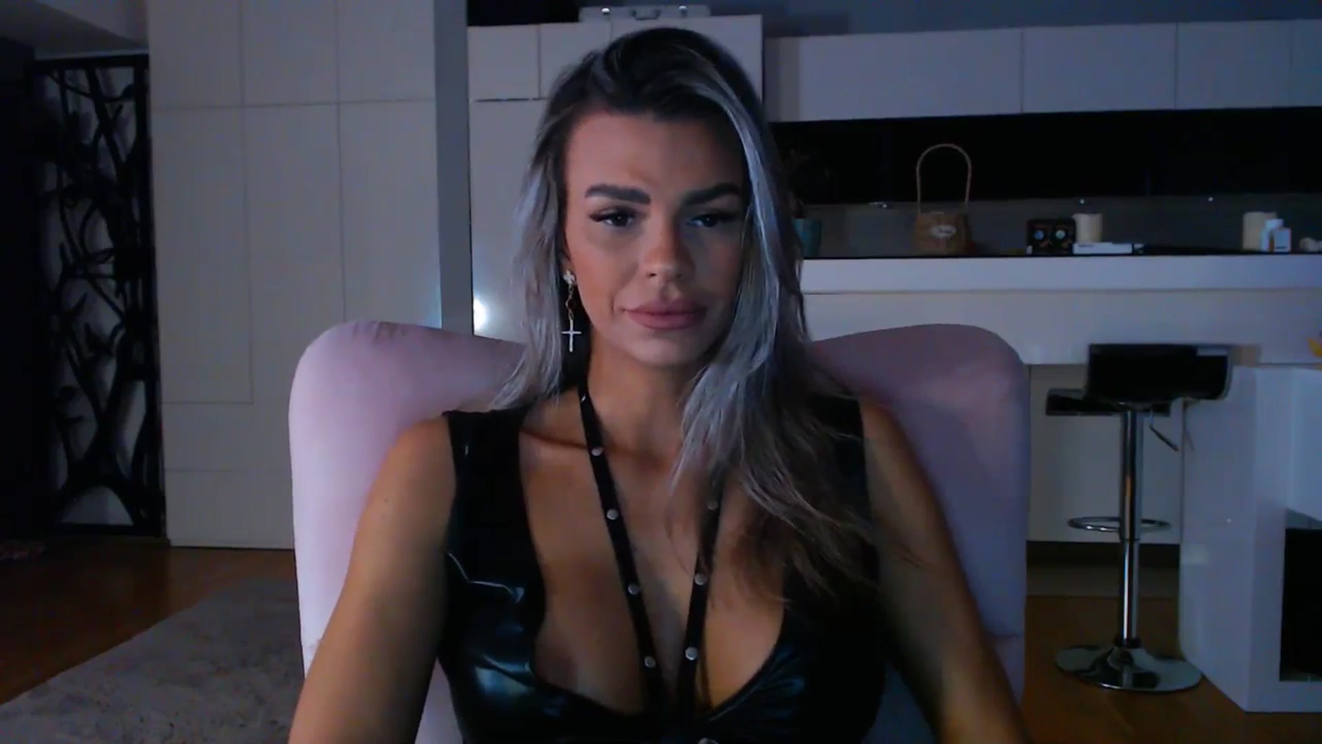 Gallery image thumbnail from D_y_y's myfreecams stream on, 03/21/2025, 05:44 image 7 of 20