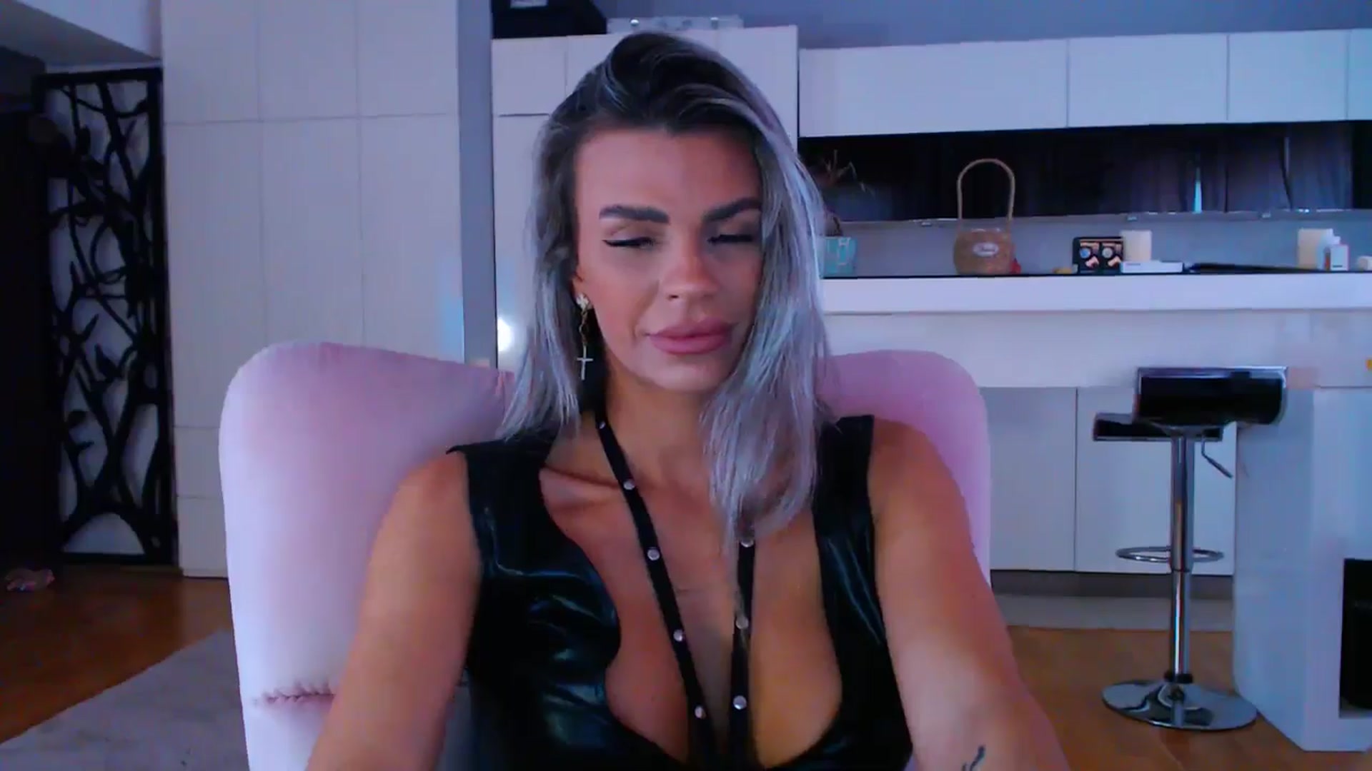 Gallery image thumbnail from D_y_y's myfreecams stream on, 03/21/2025, 05:44 image 13 of 20