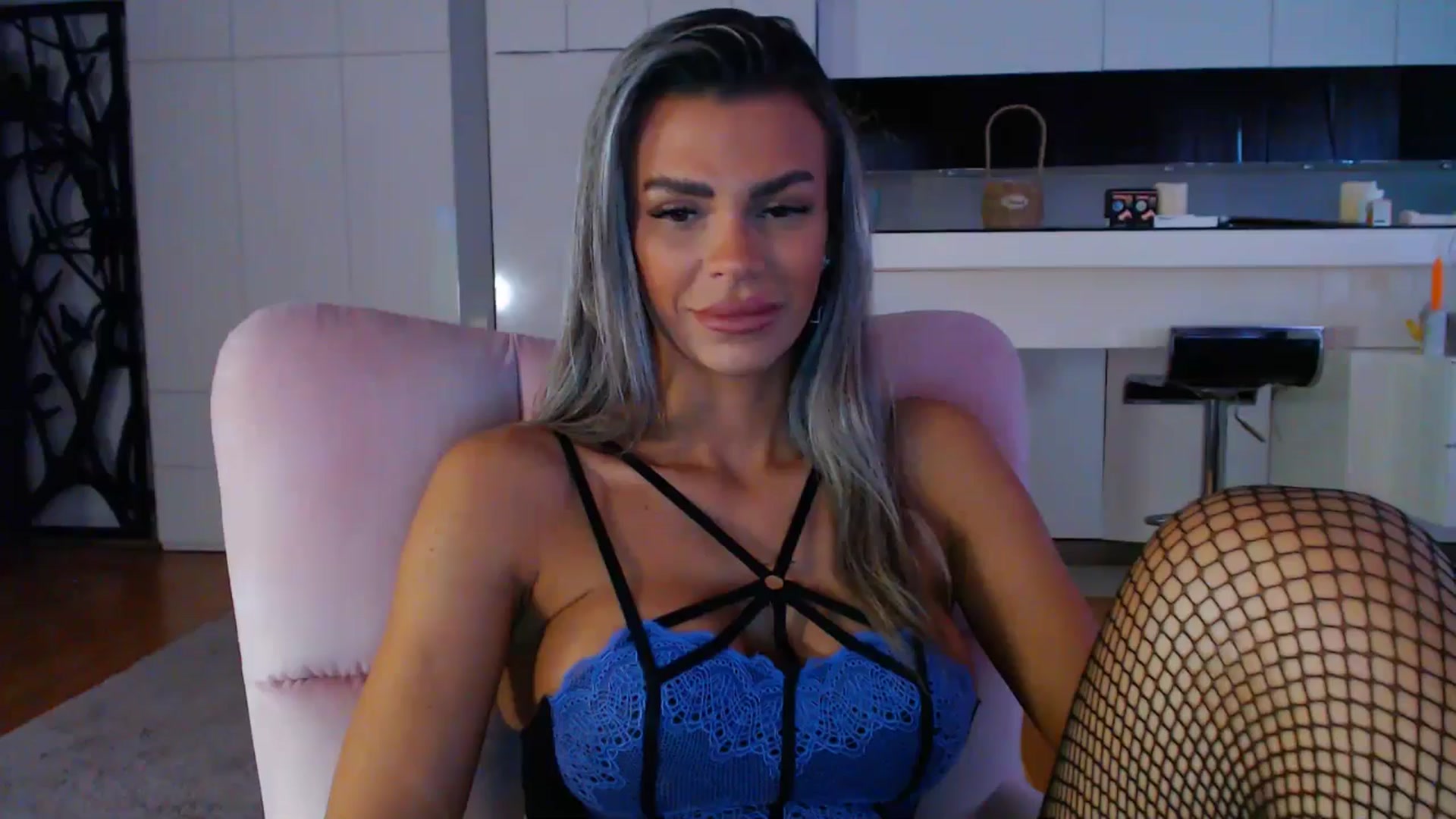Gallery image thumbnail from D_y_y's myfreecams stream on, 03/22/2025, 05:13 image 15 of 20