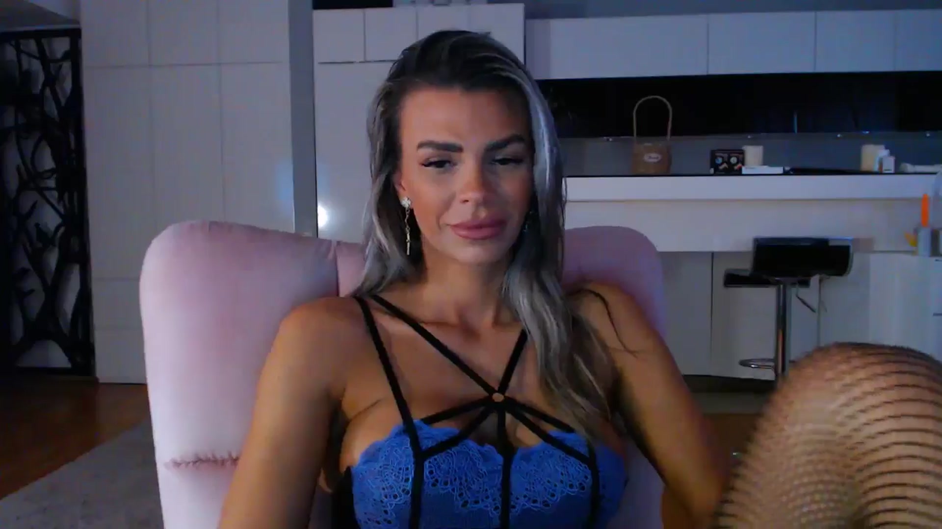 Gallery image thumbnail from D_y_y's myfreecams stream on, 03/22/2025, 05:13 image 13 of 20