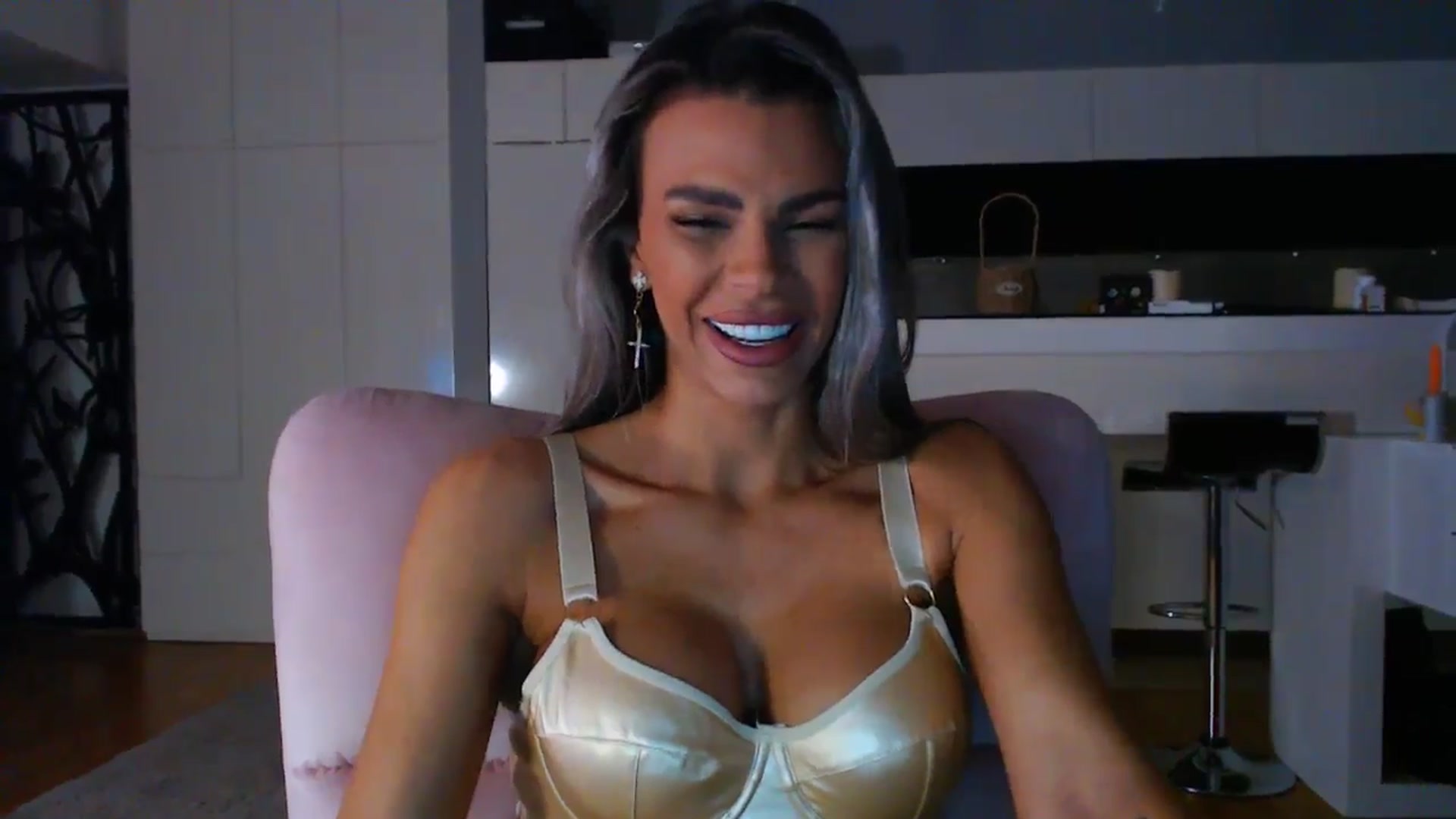 Gallery image thumbnail from D_y_y's myfreecams stream on, 03/24/2025, 04:54 image 7 of 20