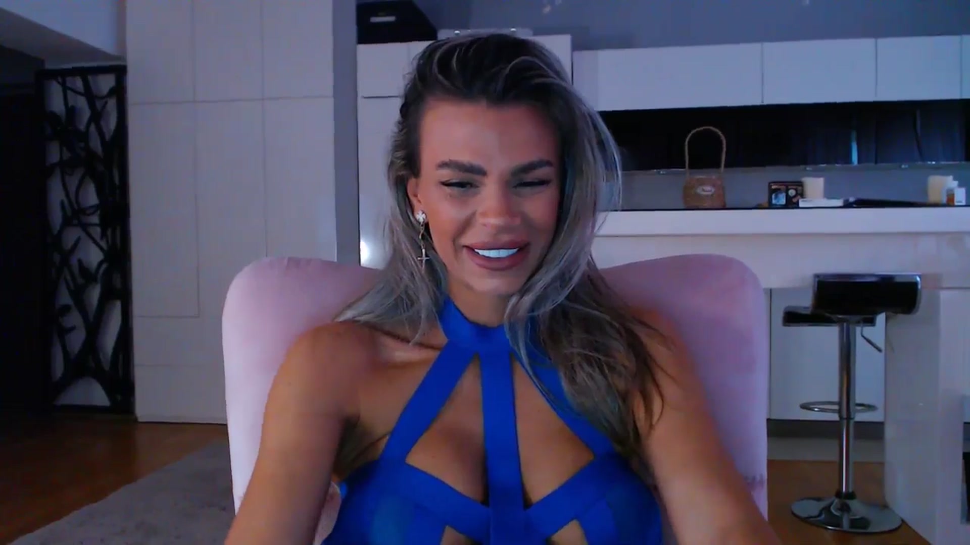 Gallery image thumbnail from D_y_y's myfreecams stream on, 03/26/2025, 05:00 image 18 of 20