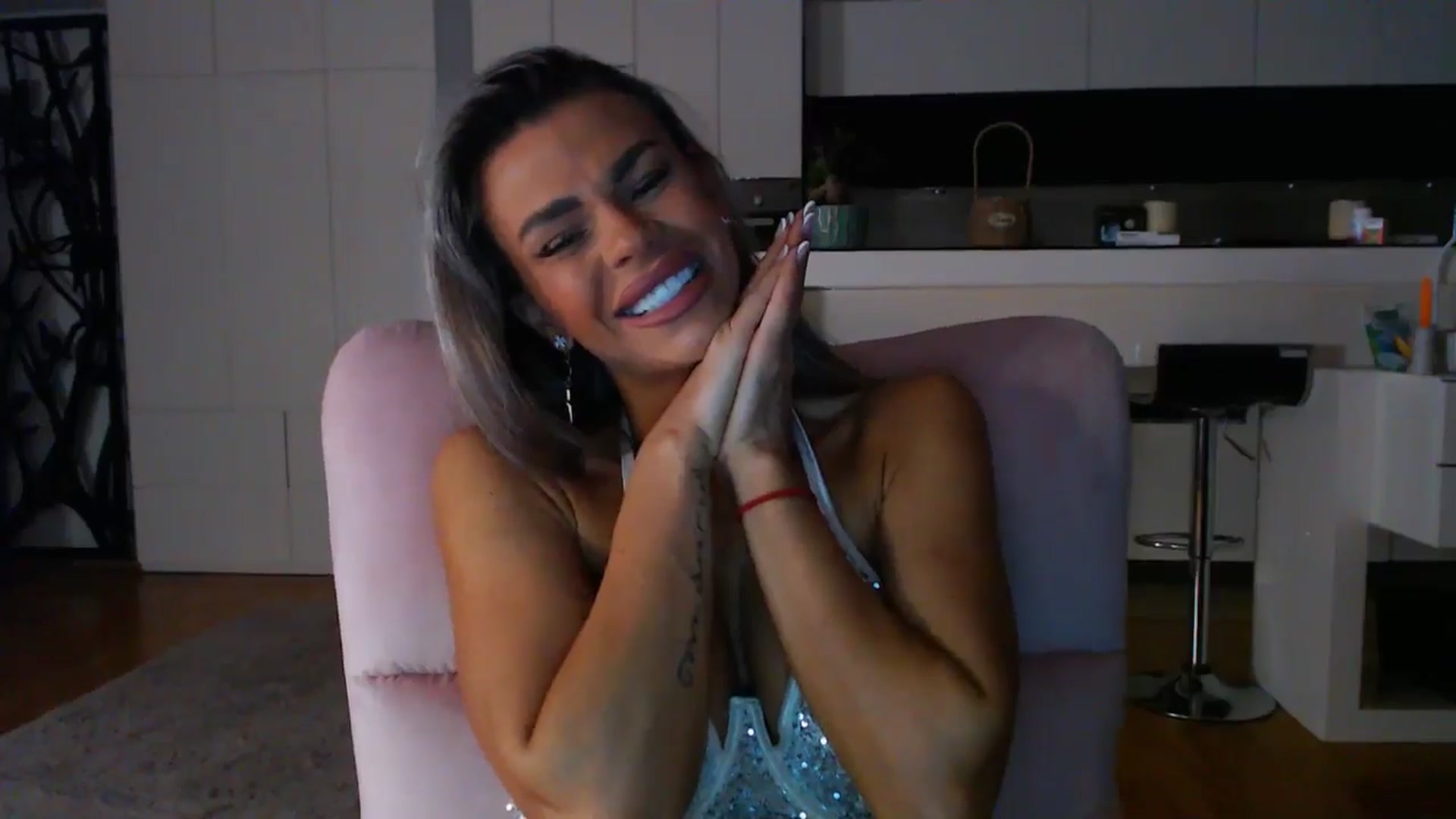 Gallery image thumbnail from D_y_y's myfreecams stream on, 03/28/2025, 04:40 image 9 of 20